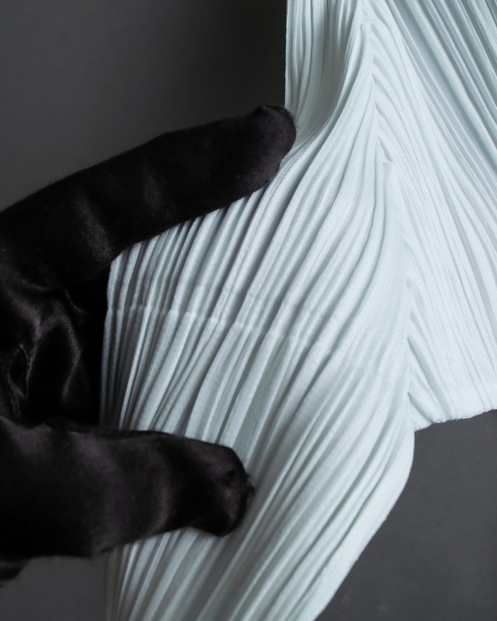 "PLEATS PLEASE ISSEY MIYAKE" Three-dimensional pleated long shirt