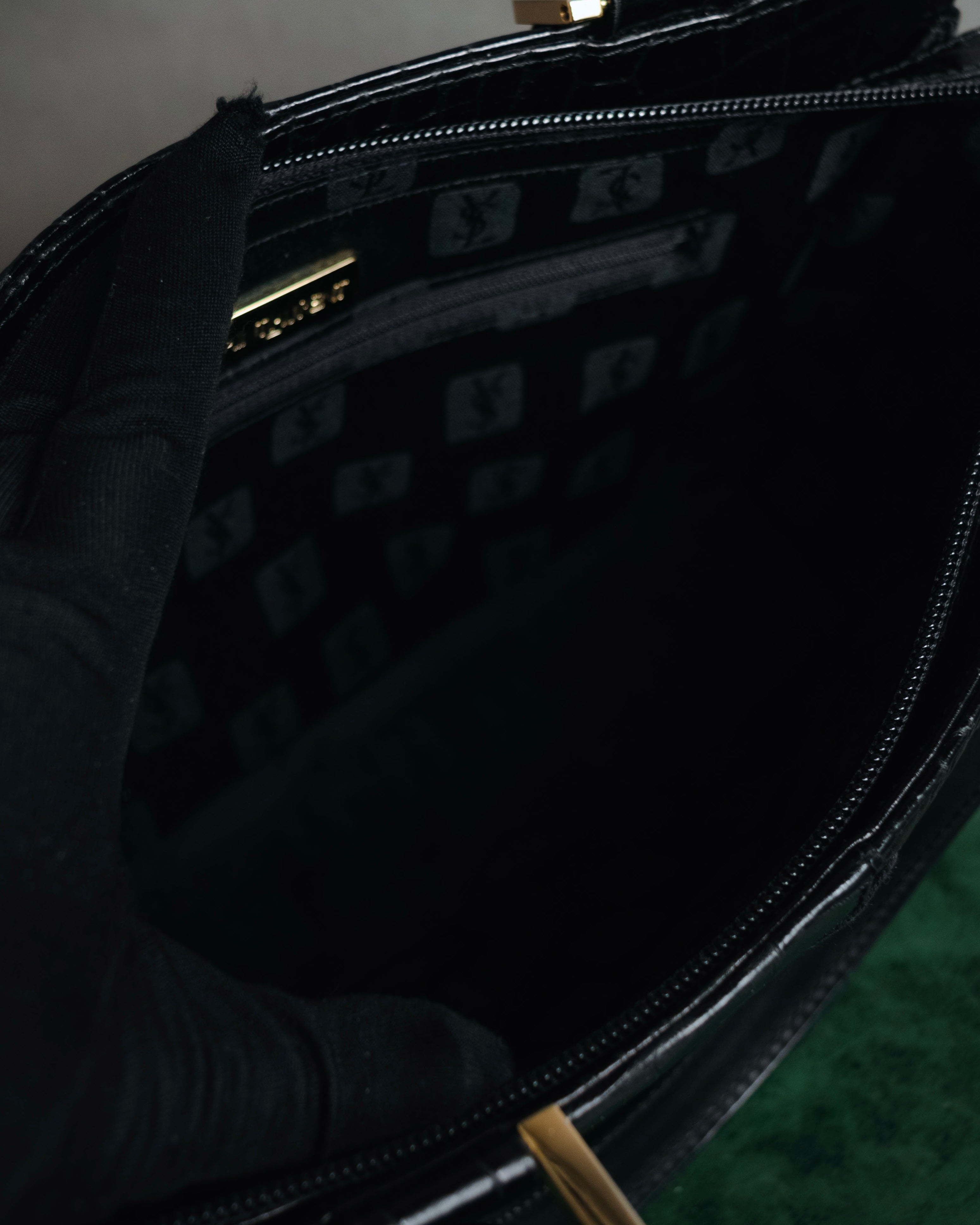 "YVES SAINT LAURENT" 90’s crocodile embossed lace up handbag