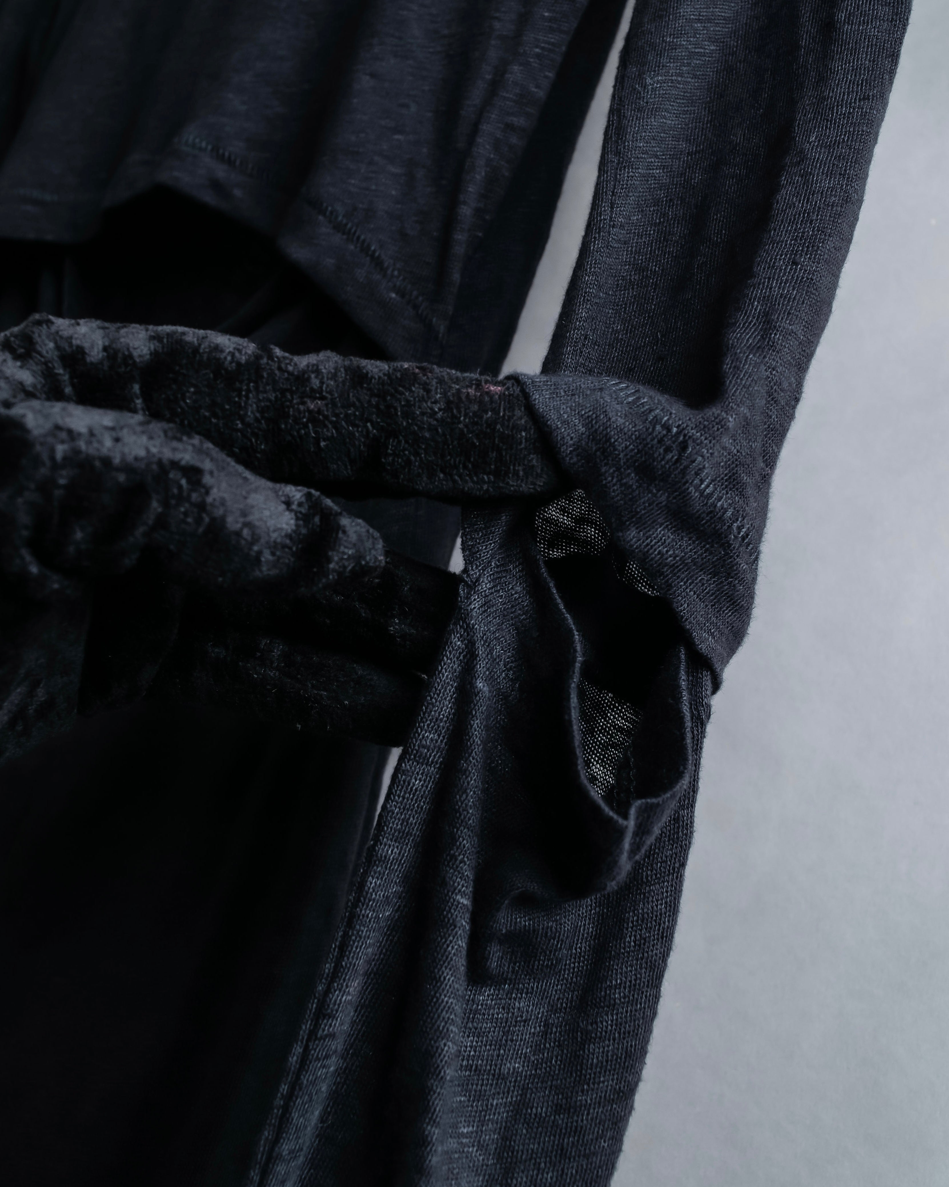 "Acne" Back＆sleeve cutting slit design pullover