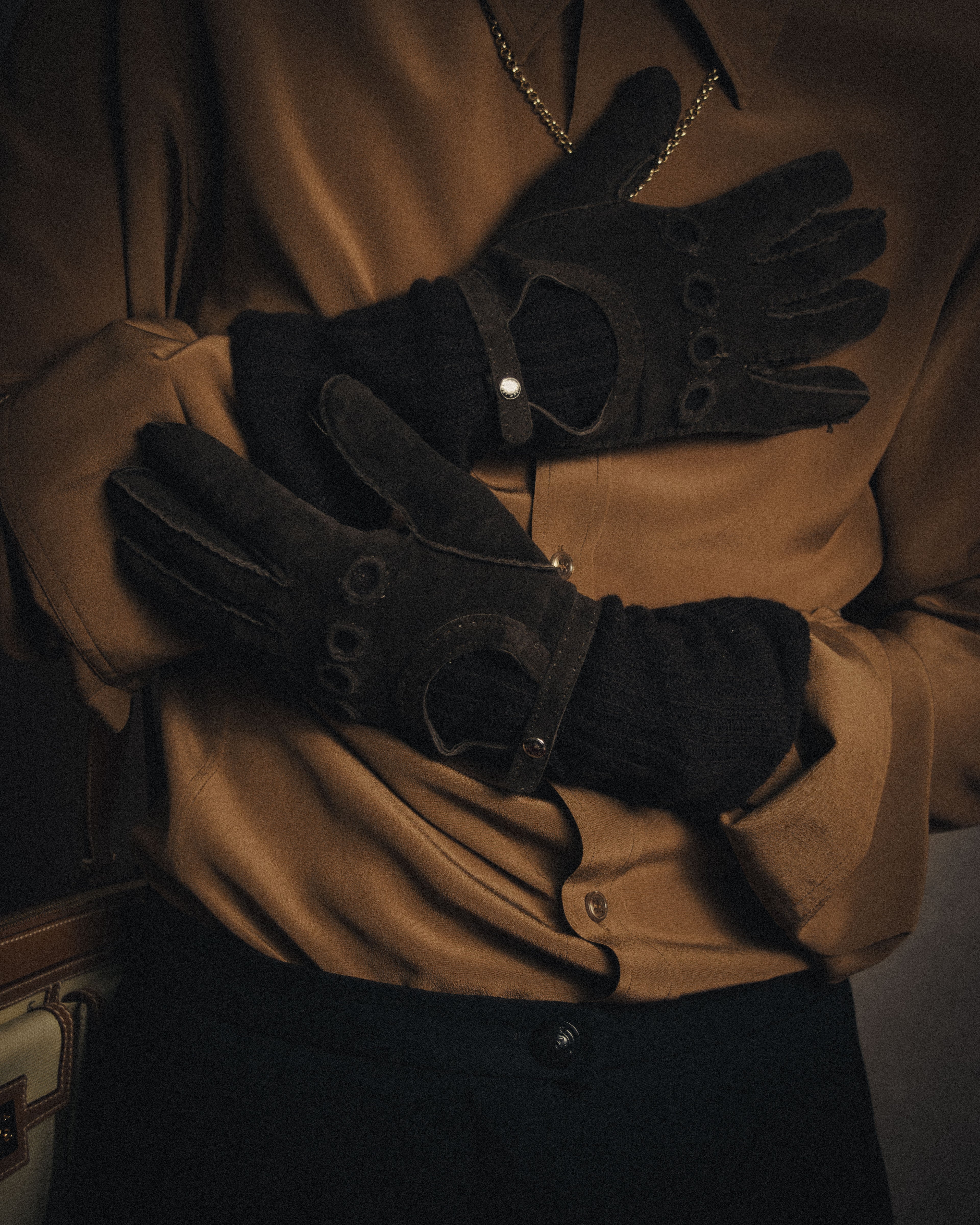 –SPECIAL– “HERMES” 80’s-90’s Cashmere lined suede driving gloves