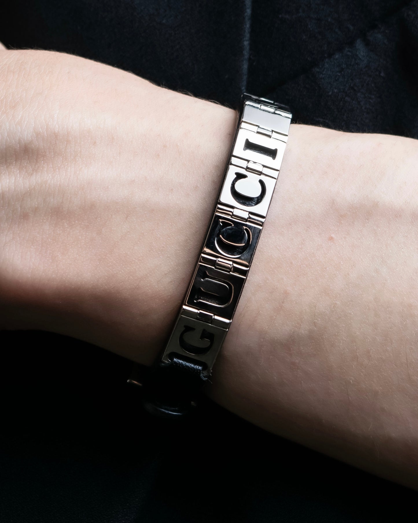 "GUCCI" Logo cat engraved leather bracelet