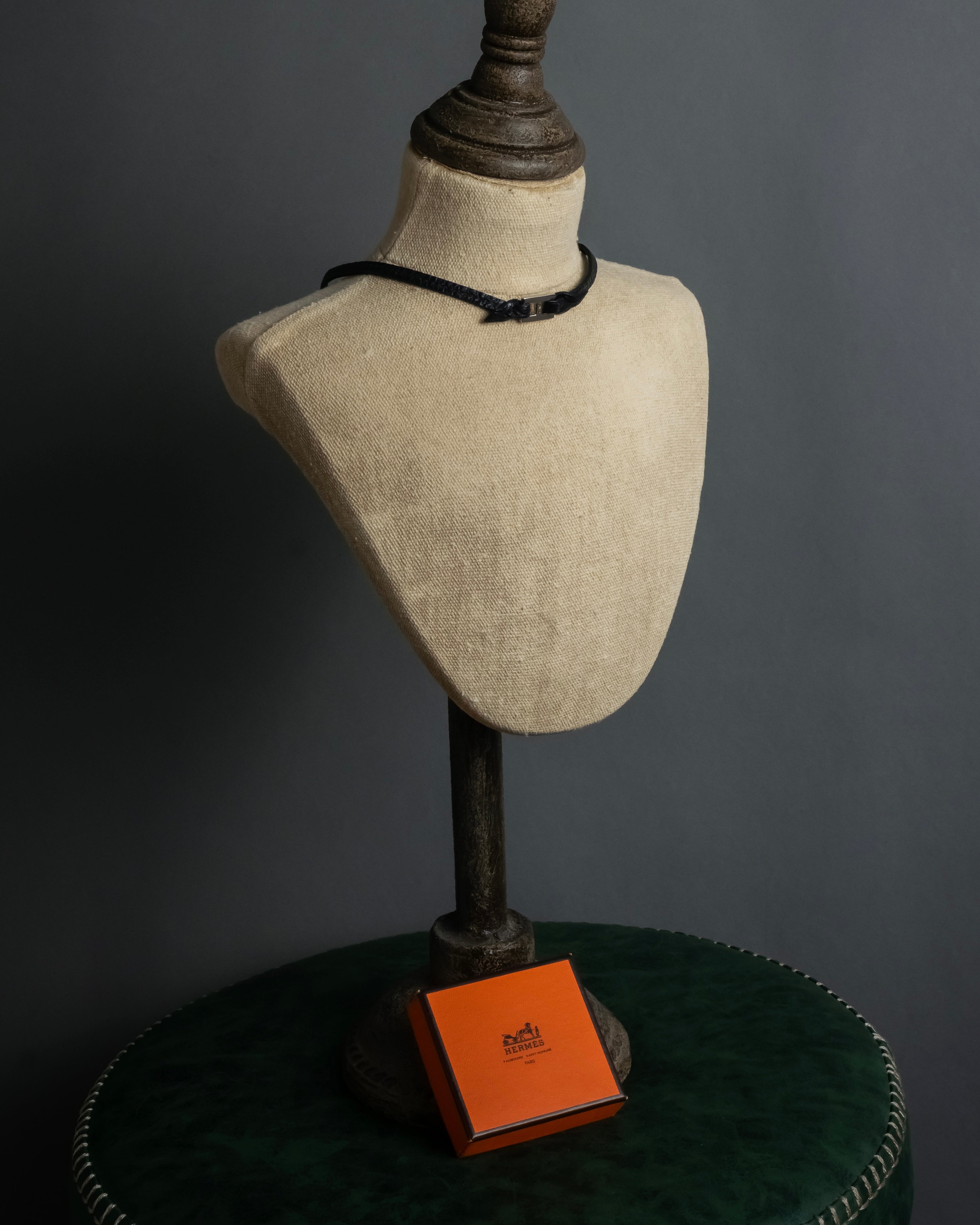 "HERMES" H motif design leather choker