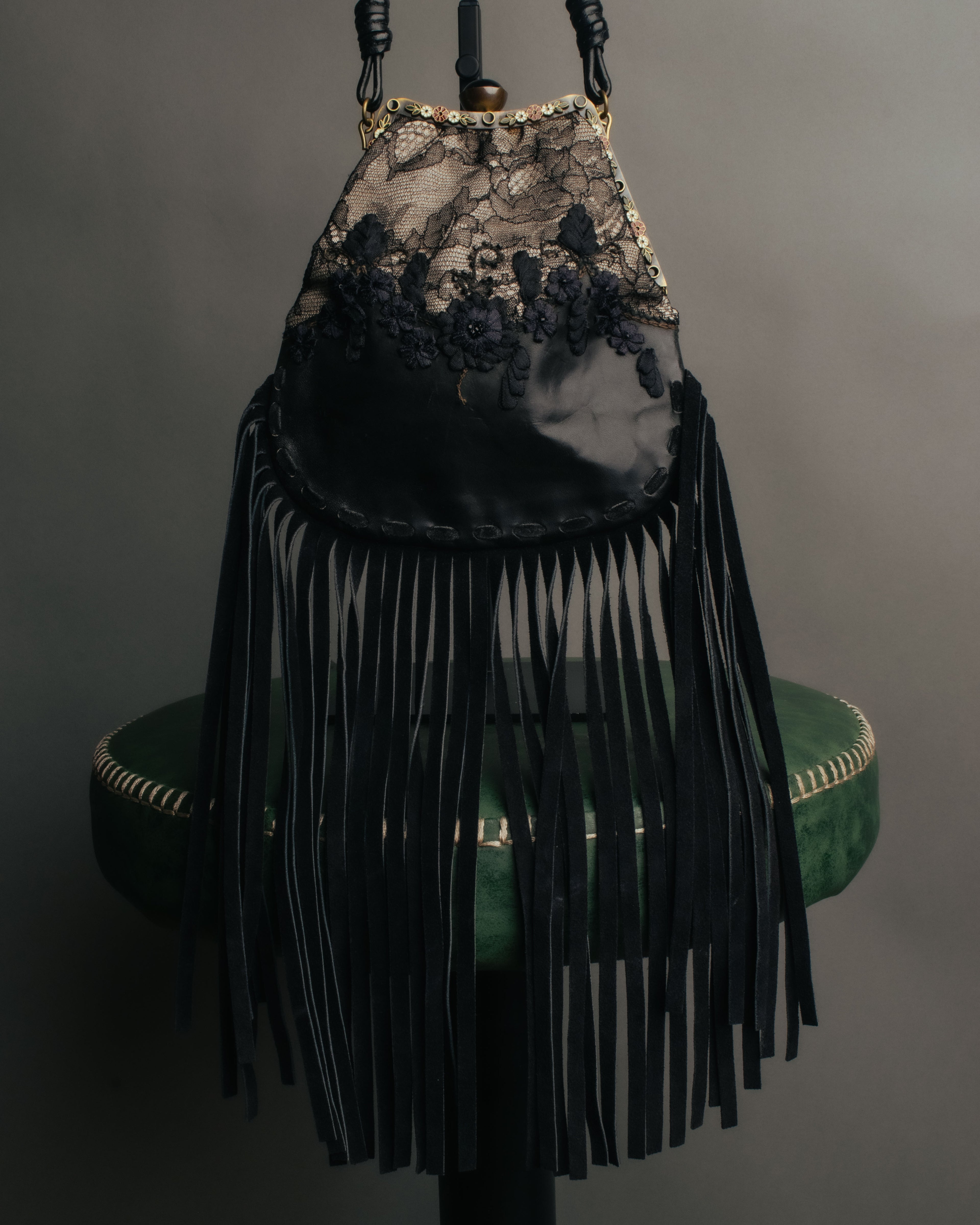 -SPECIAL- “VALENTINO GARAVANI” 2014-2016 lace embellished fringe frame bag