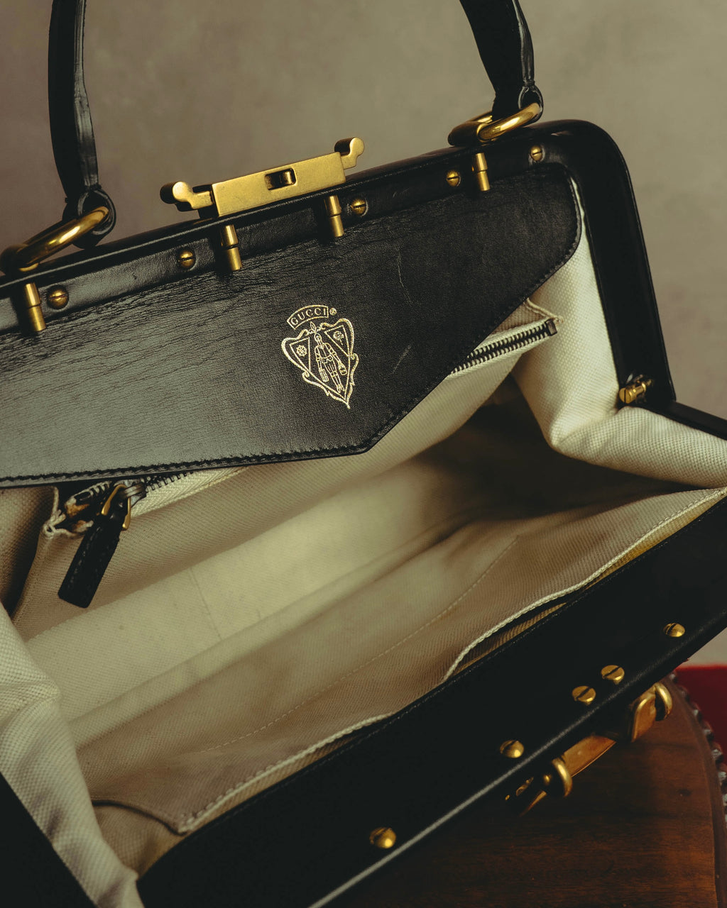 -SPECIAL- “GUCCI” 2012-2016 crossover-era crest studded doctor bag