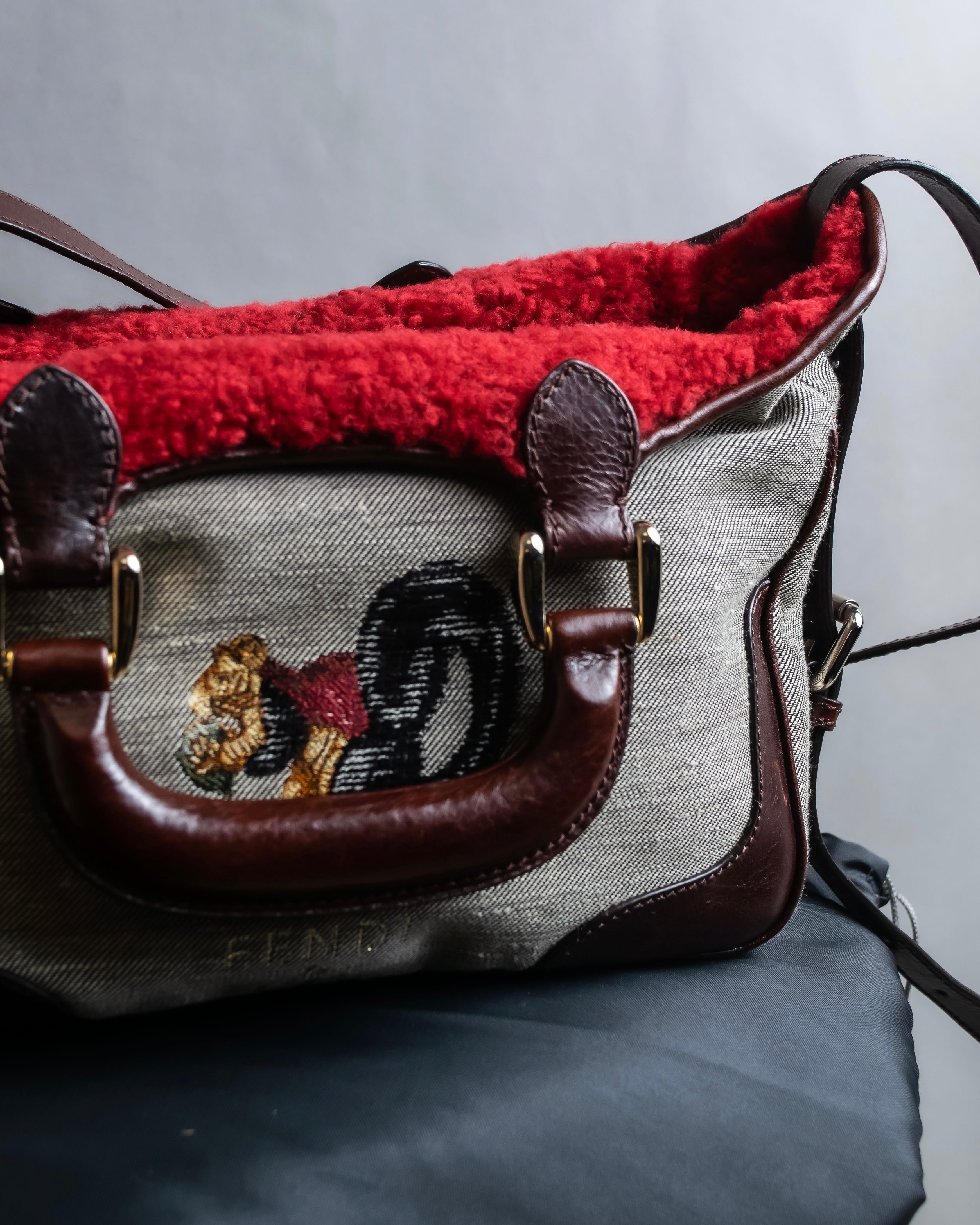 "FENDI" Animal embroidery design boa combination shoulder bag