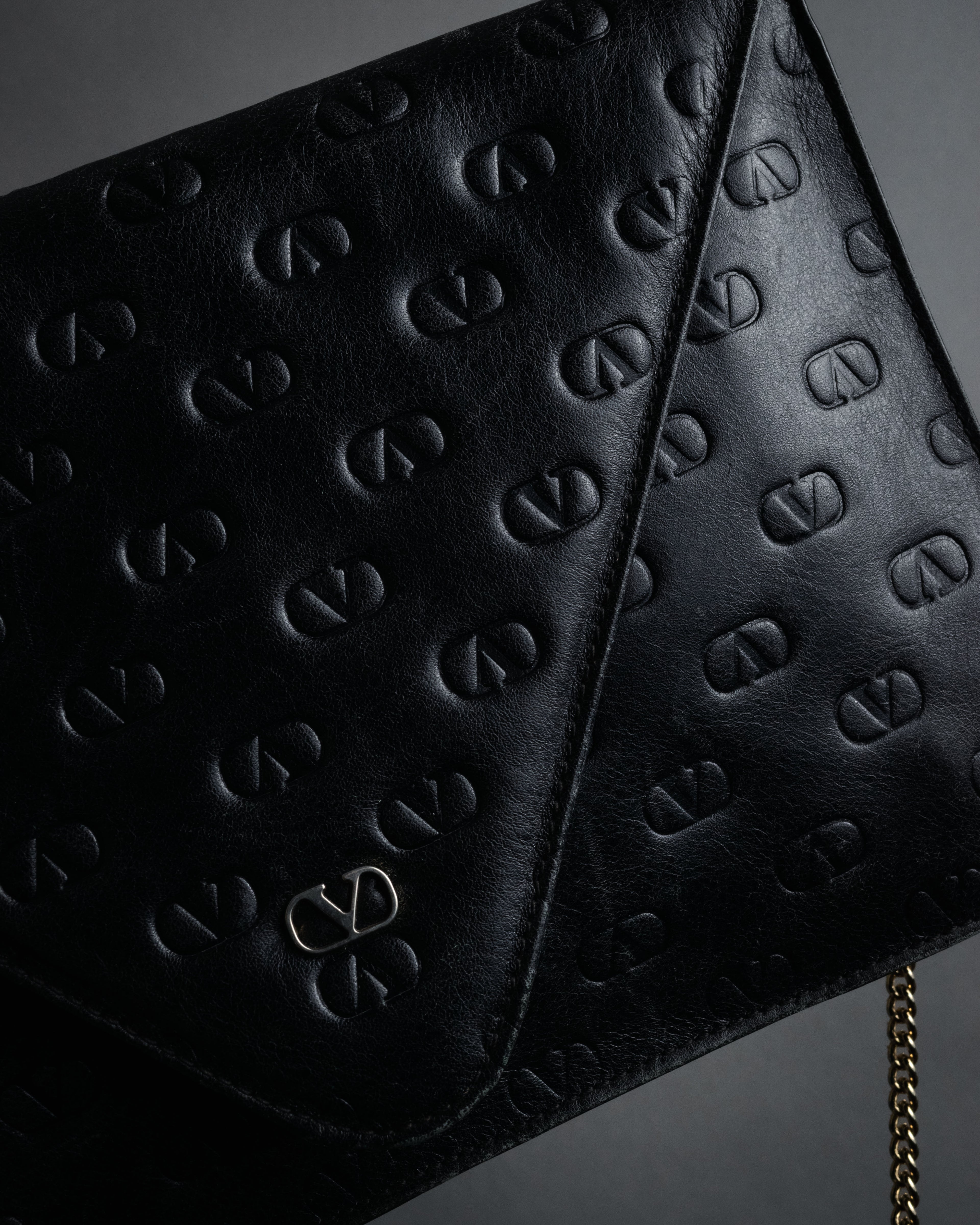 “VALENTINO” 80’s-90’s Embossed V logo chain clutch bag