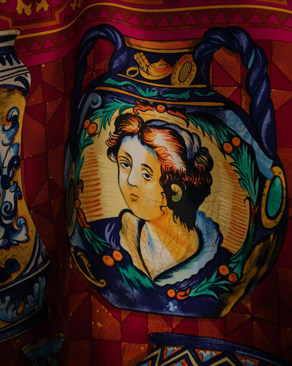 “GUCCI” 2016–2020 Ceramic motif silk foulard scarf