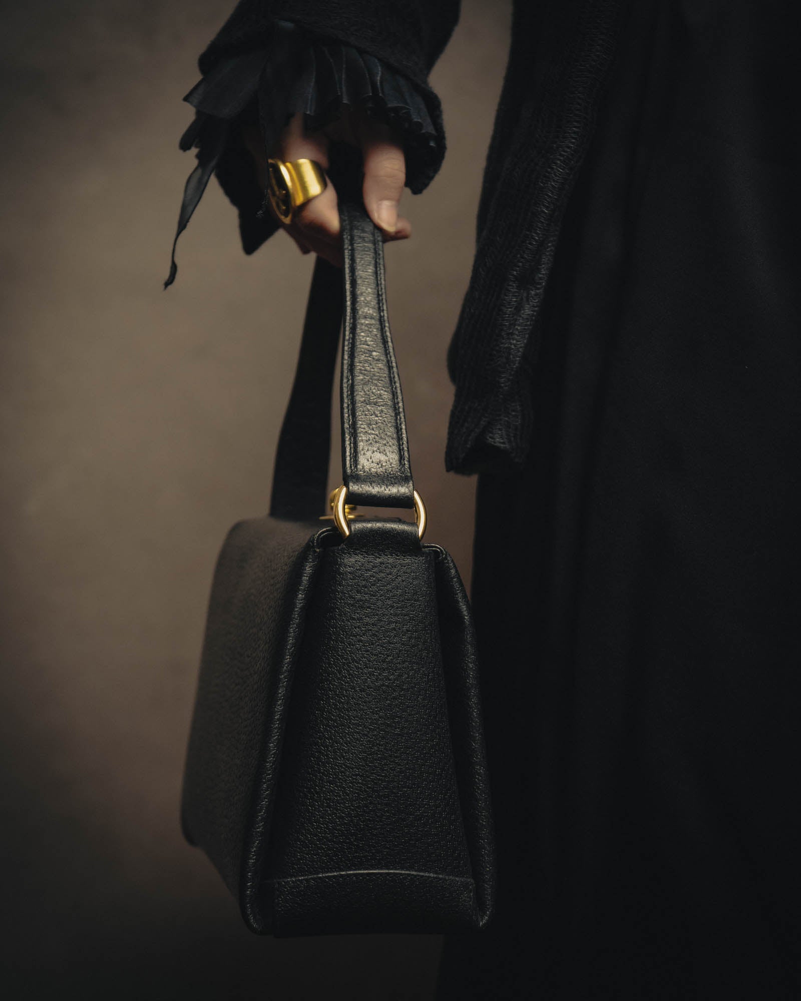 -SPECIAL- “GUCCI” 70’s-80’s Pigskin leather turn lock handbag