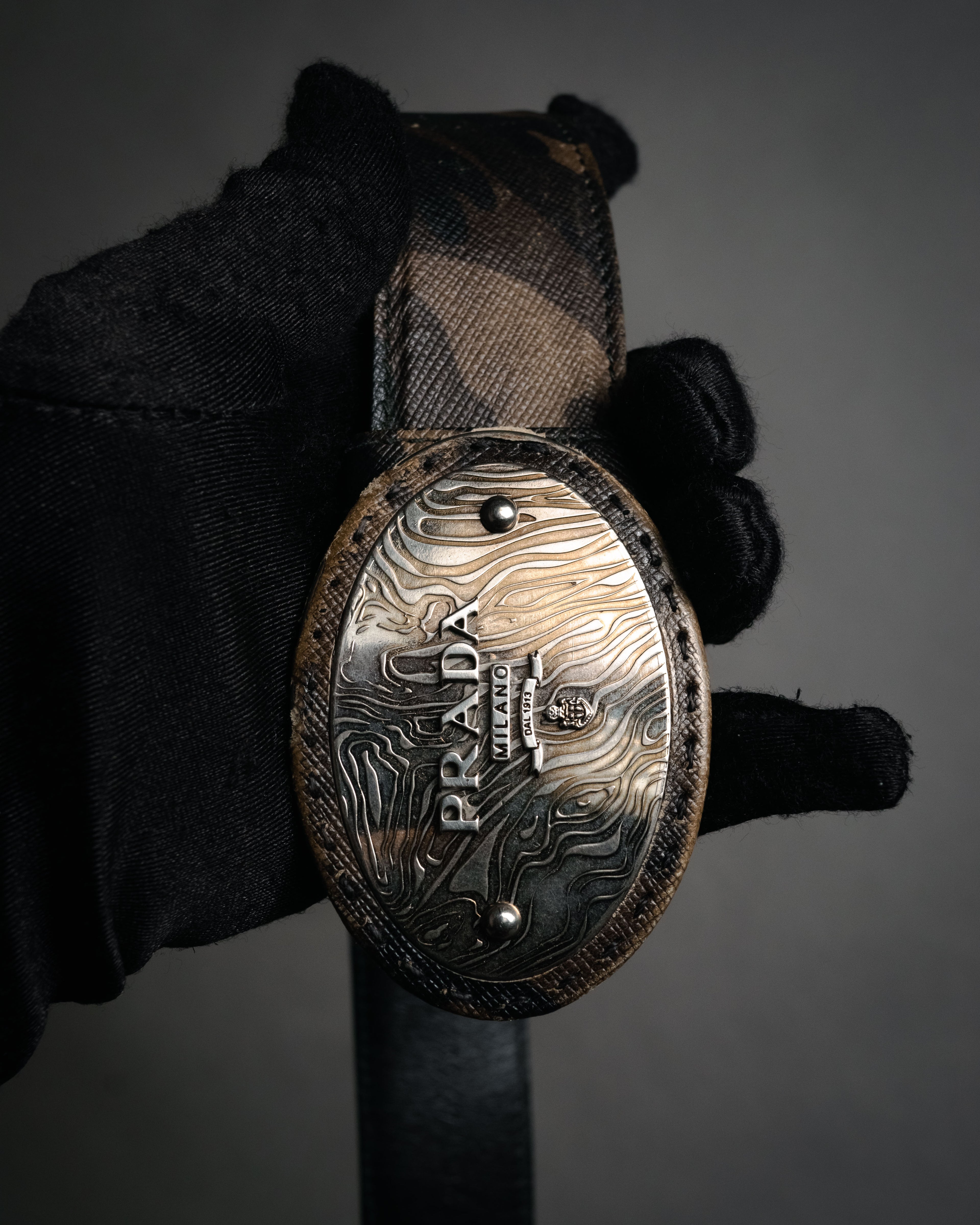“PRADA” 2010’s Saffiano camouflage relief logo buckle
leather belt