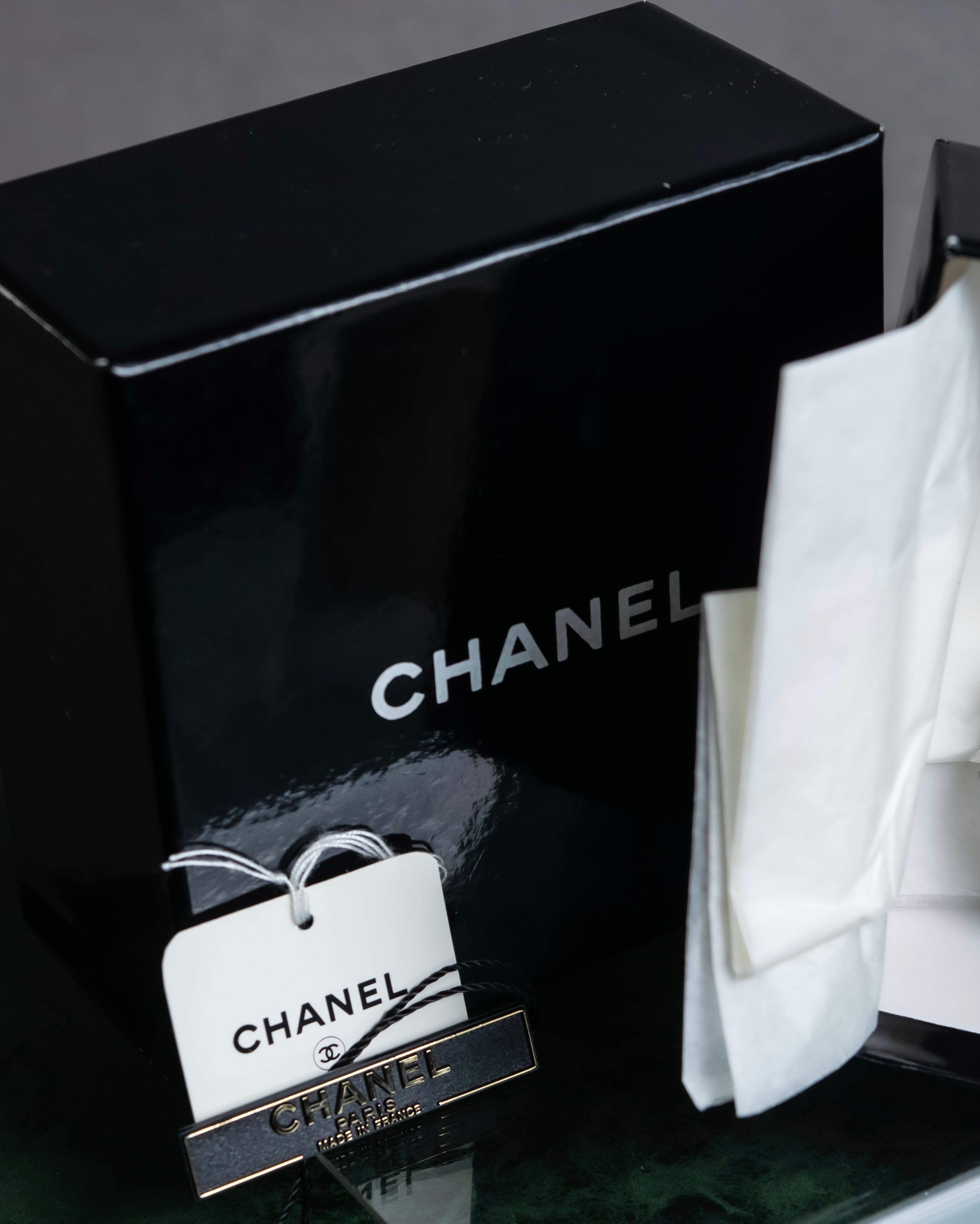 "CHANEL" Black camellia motif brooch