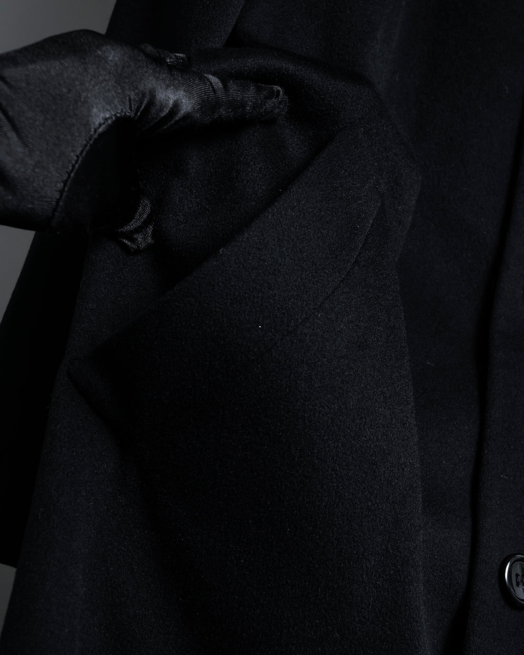 "BARBERINI" Minimalist detail 100% cashmere stand collar coat
