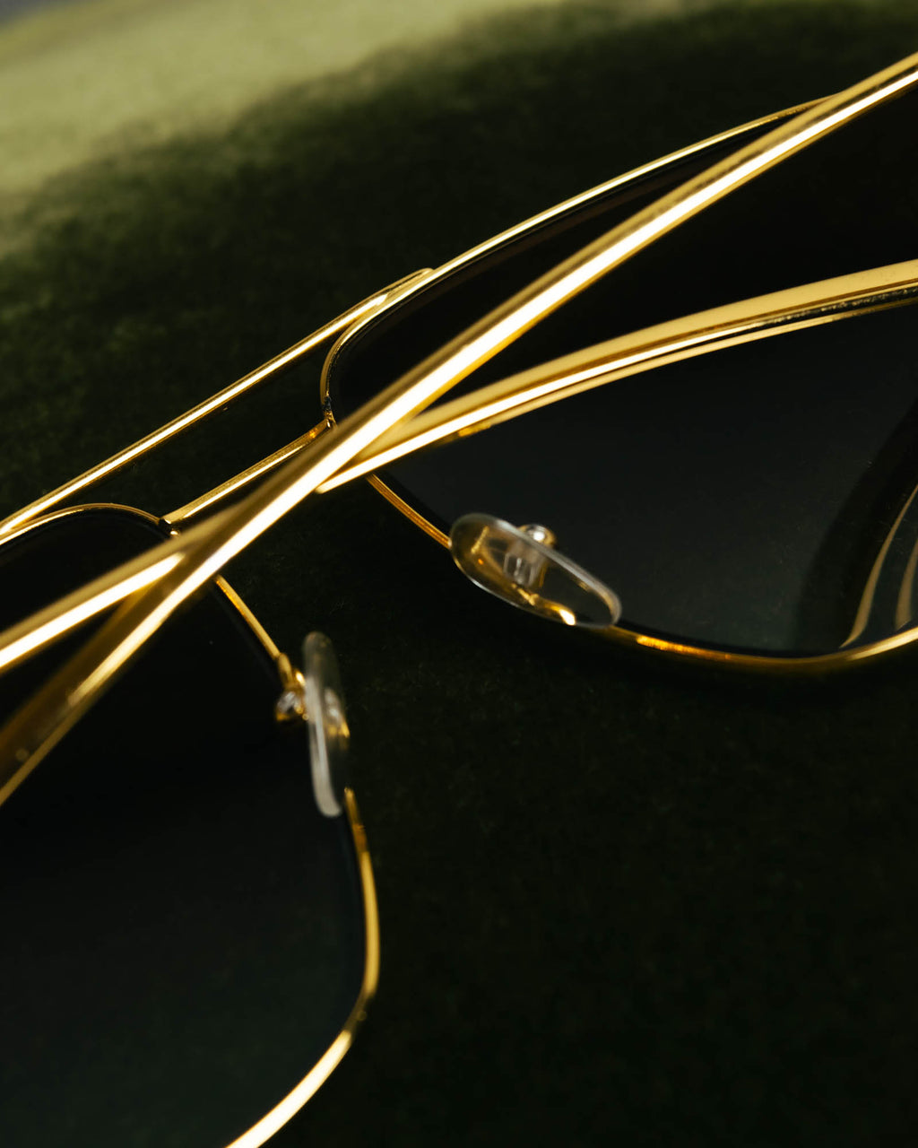 "GUCCI" Classic gold metal aviator sunglasses