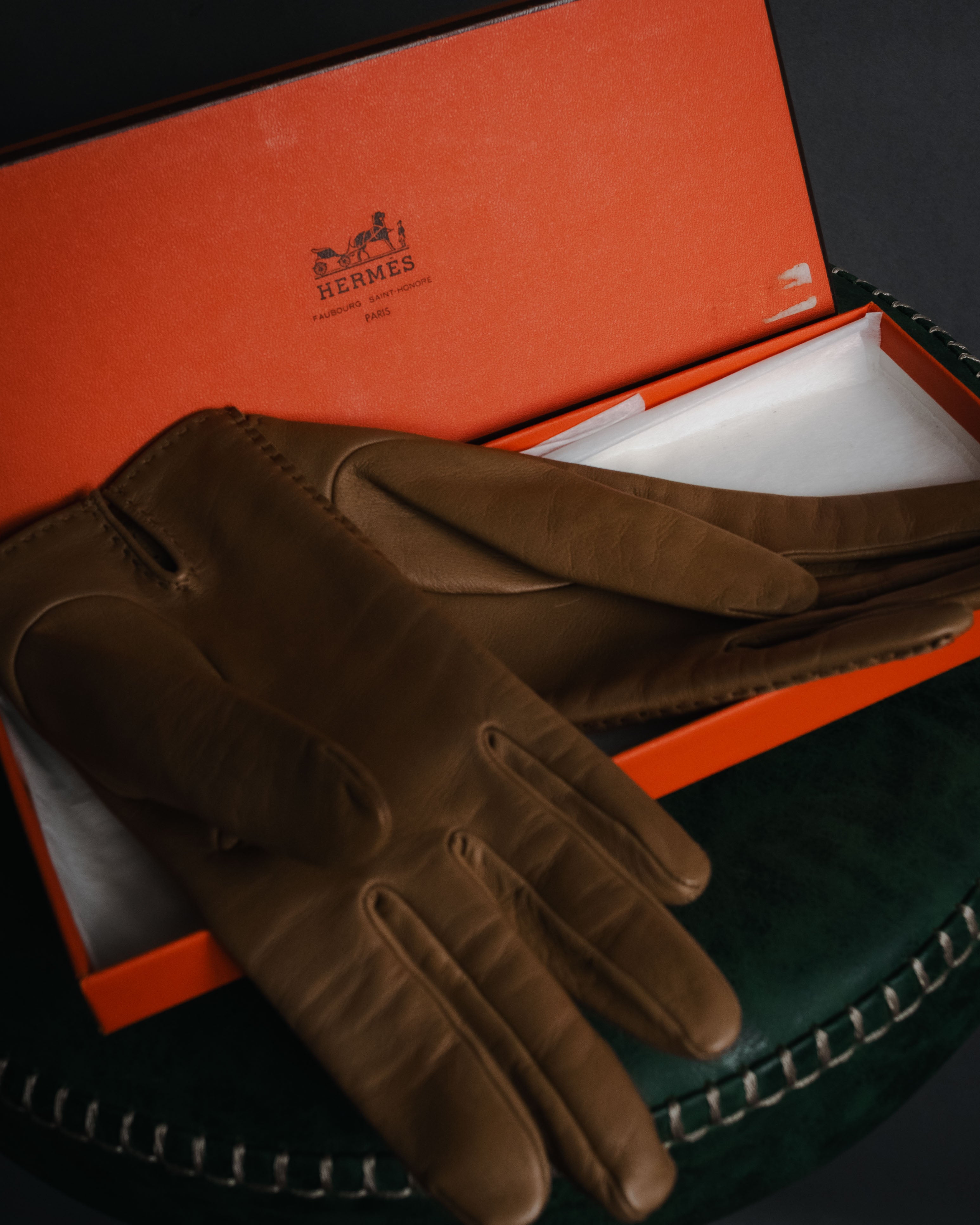 –SPECIAL– "HERMES"
Star perforated leather dress gloves