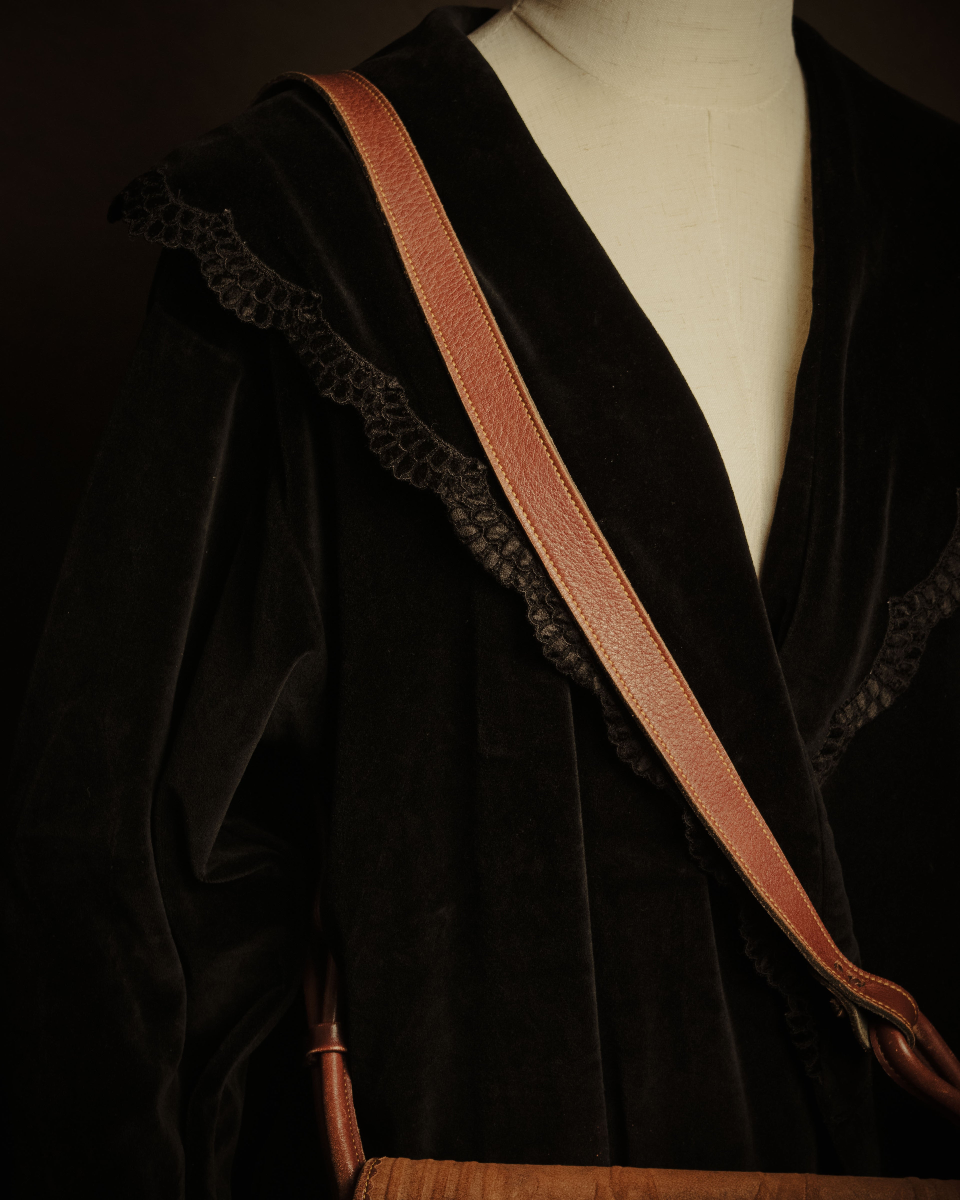 –SPECIAL– “LOEWE” 70’s-80’s Caza Cordobán embossed shoulder bag