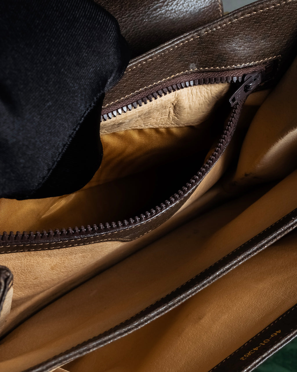 "GUCCI" Bar-shaped fastener design leather shoulder bag