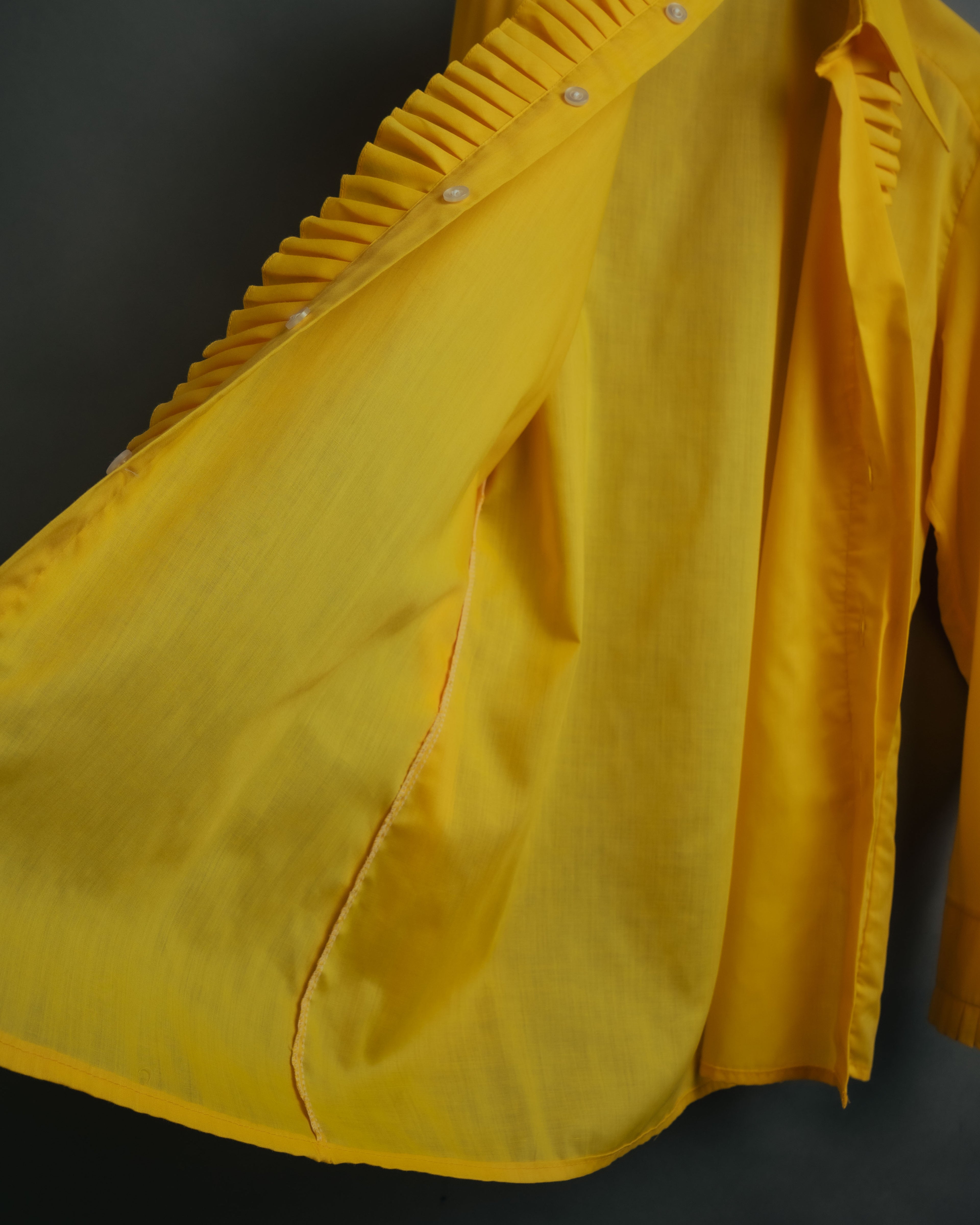 -MOOD Vintage Collections-
70’s Ruffled long point collar shirt