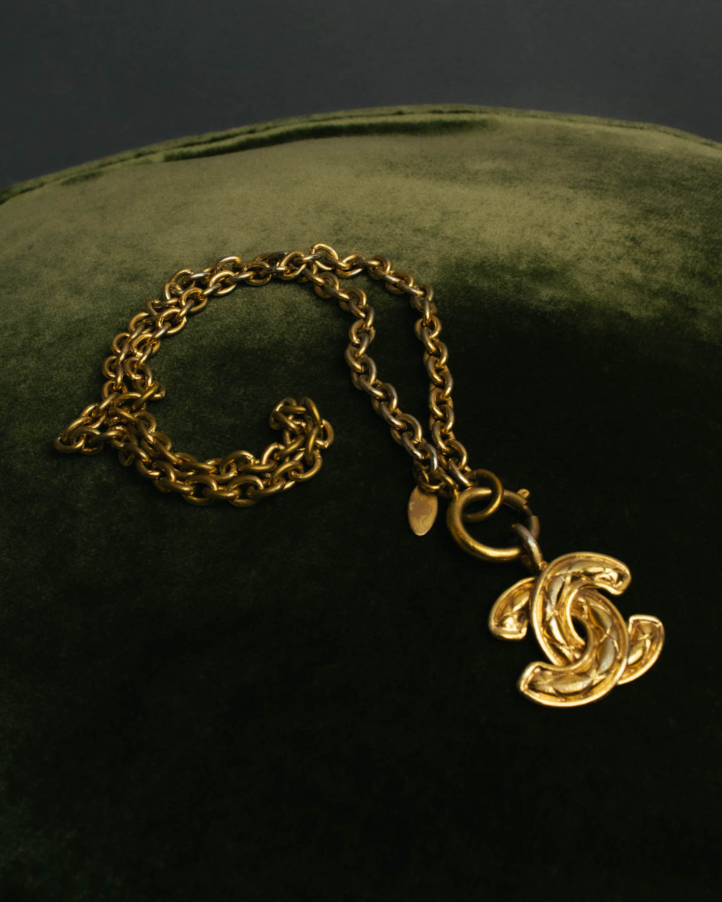 -SPECIAL- “CHANEL” 80’s-90’s Quilted cc pendant chain necklace