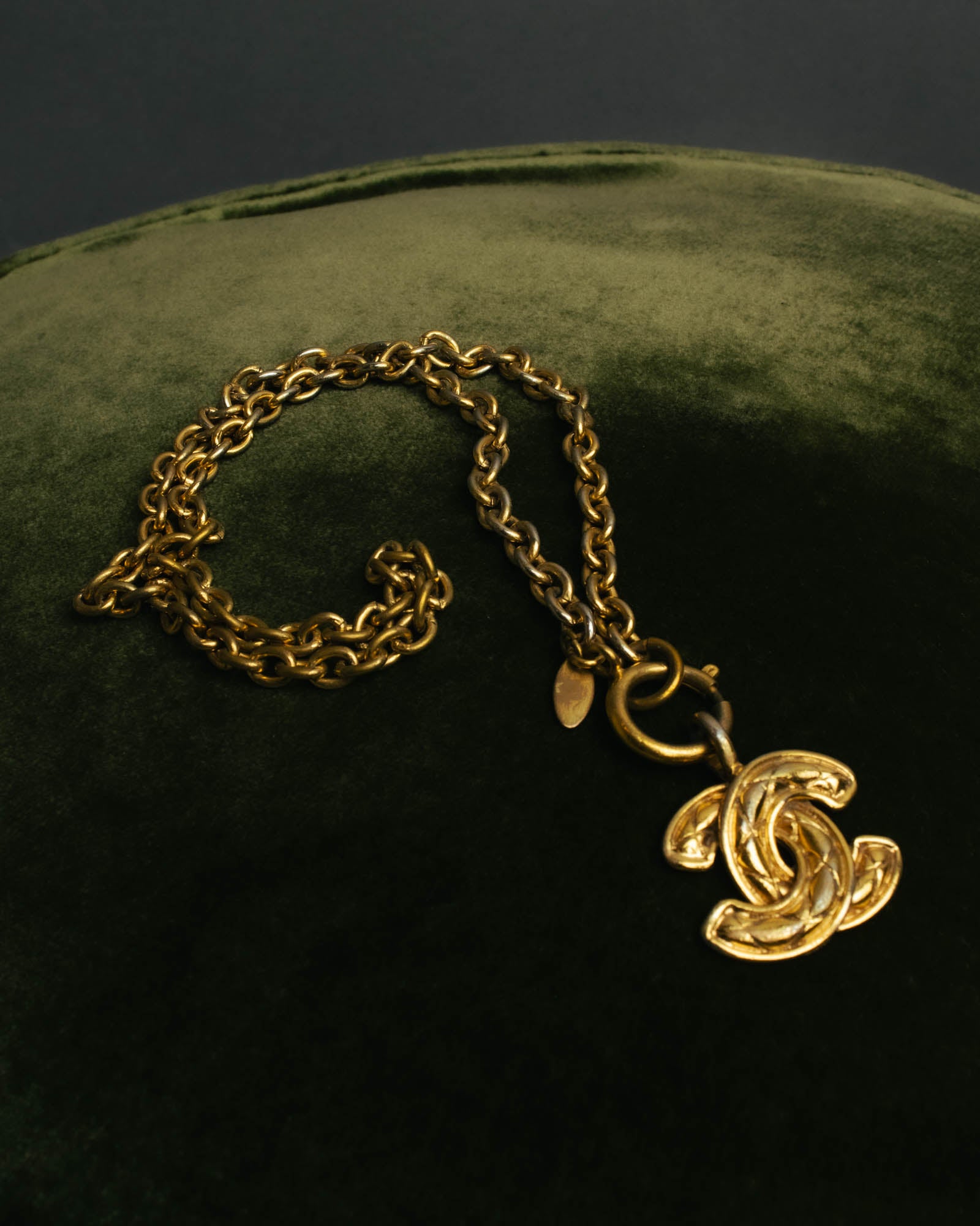 -SPECIAL- “CHANEL” 80’s-90’s Quilted cc pendant chain necklace