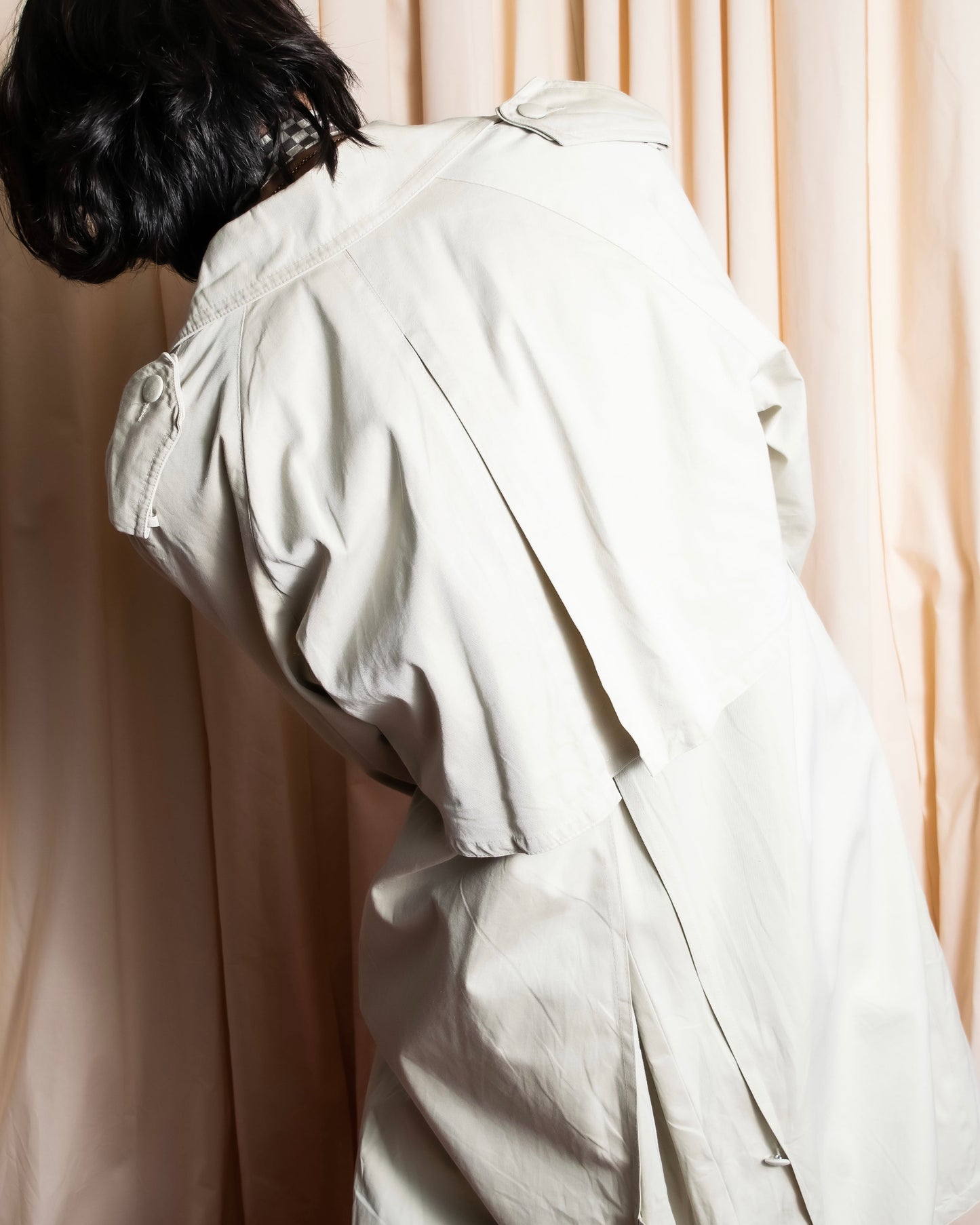 "MARILYN DE PEREL" Covered button detail  Ivory feminine trench coat