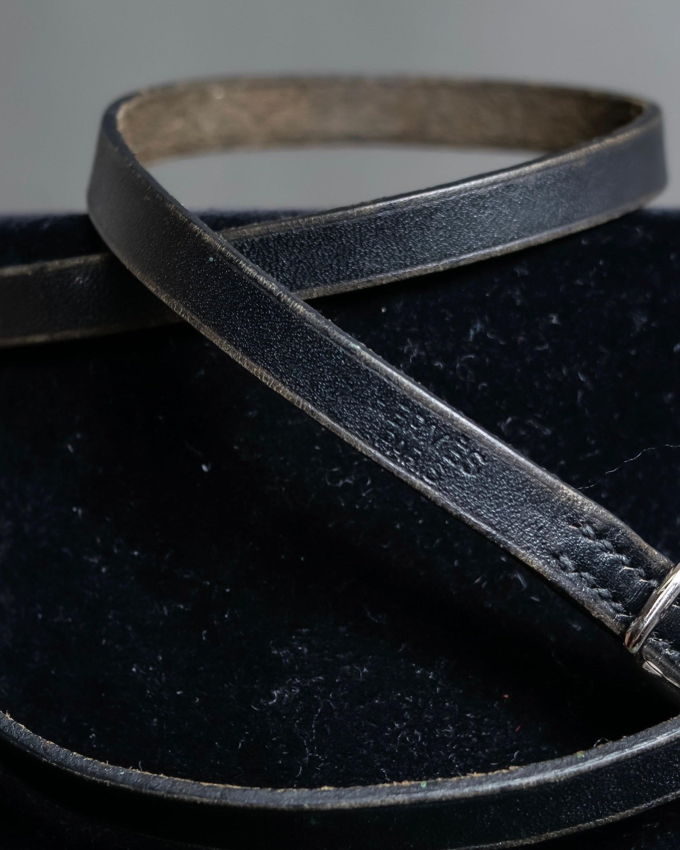 "HERMES" Single pin buckle leather narrow bracelet