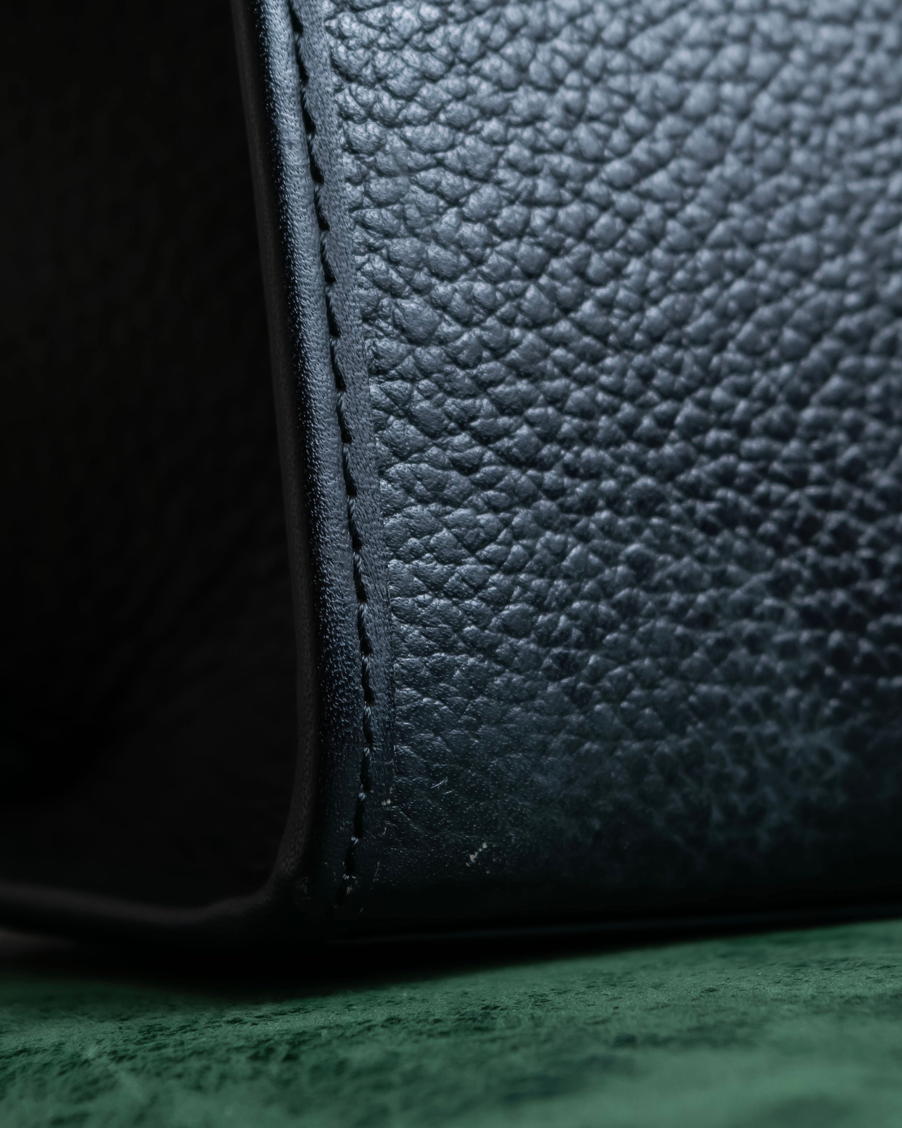 "BURBERRYS" Logo engraved grained leather 2way hand bag