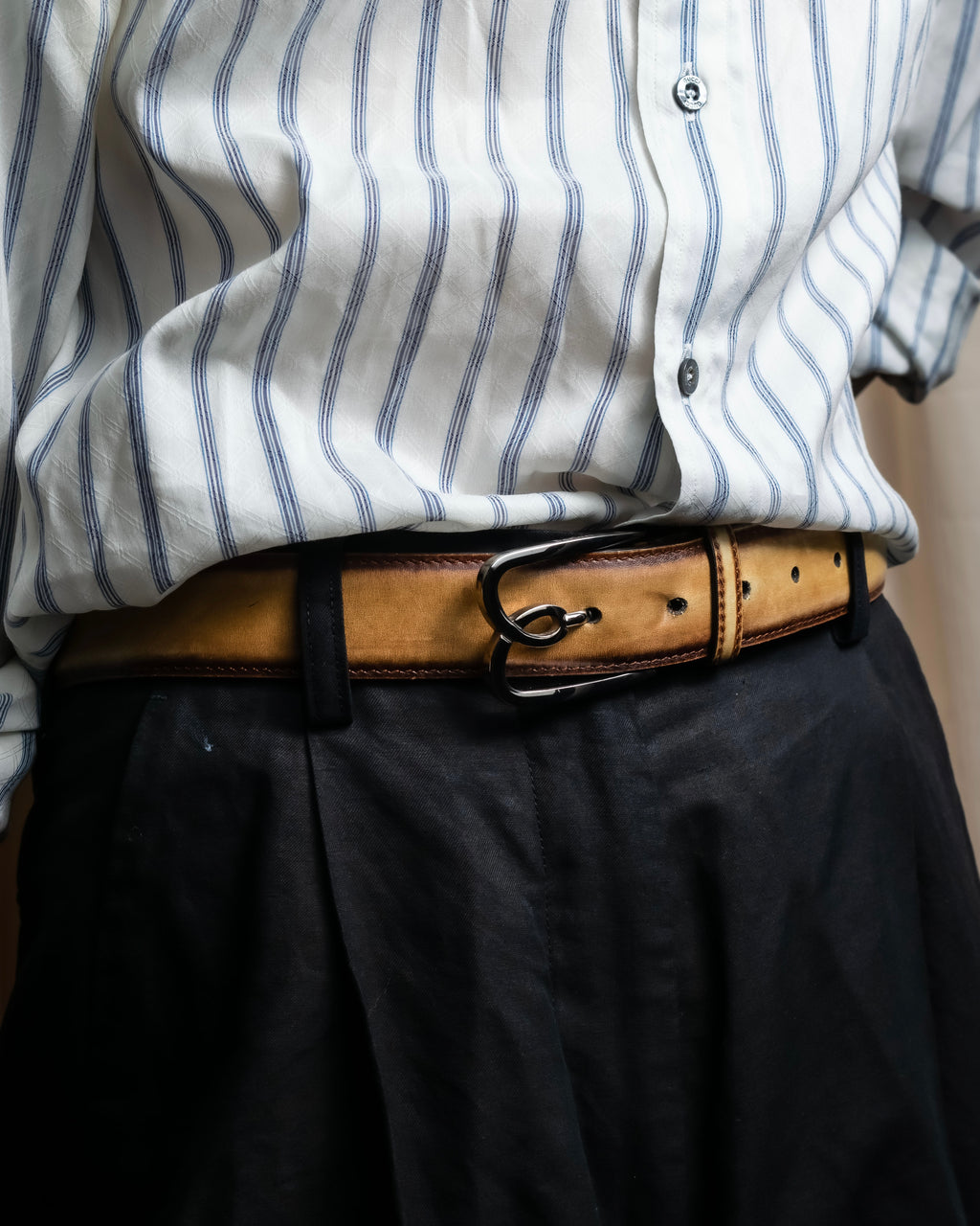"Berluti" Patina finish curved buckle leather belt