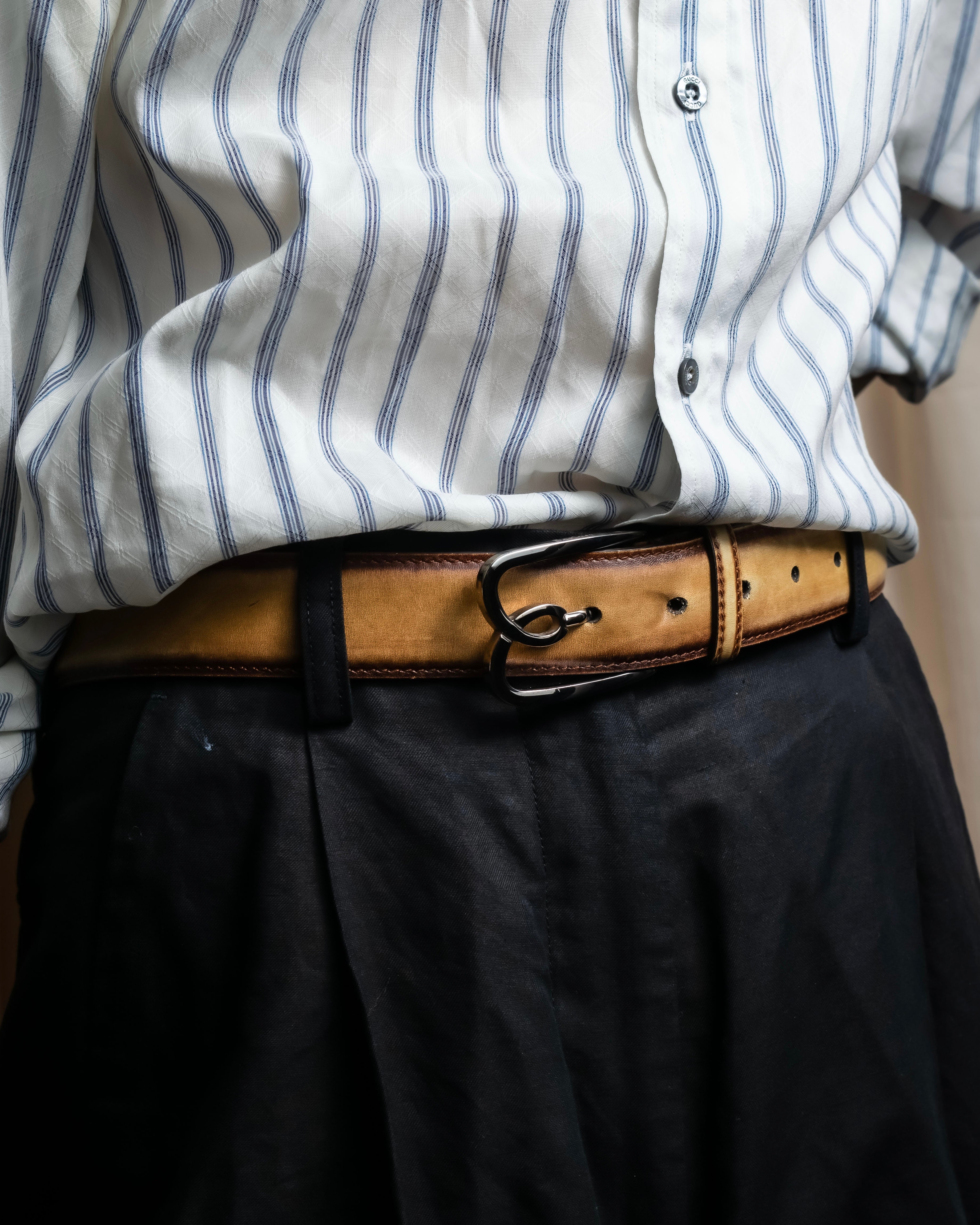 "Berluti" Patina finish curved buckle leather belt