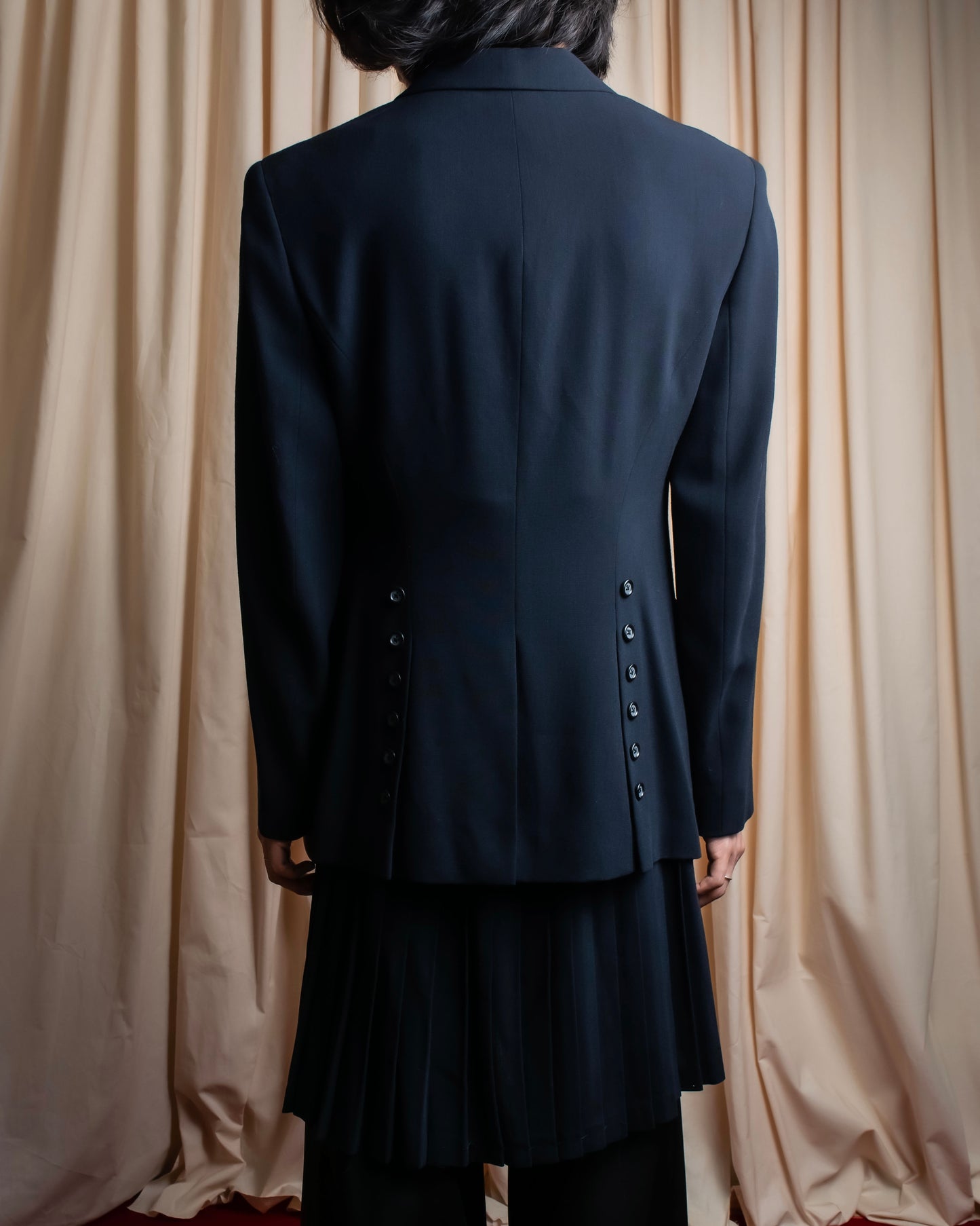 "DKNY" Peak lapel buttoned tailored jacket＆pleated wrap skirt set up