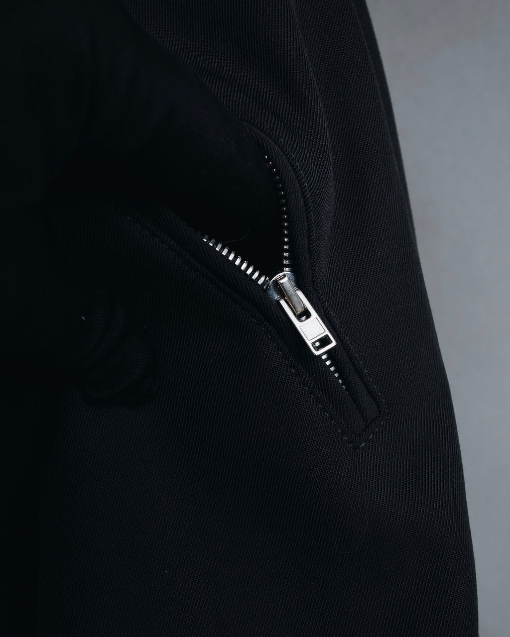 Pantalones de vestir ajustados con bolsillo de cremallera metálica de Maison Margiela 20AW