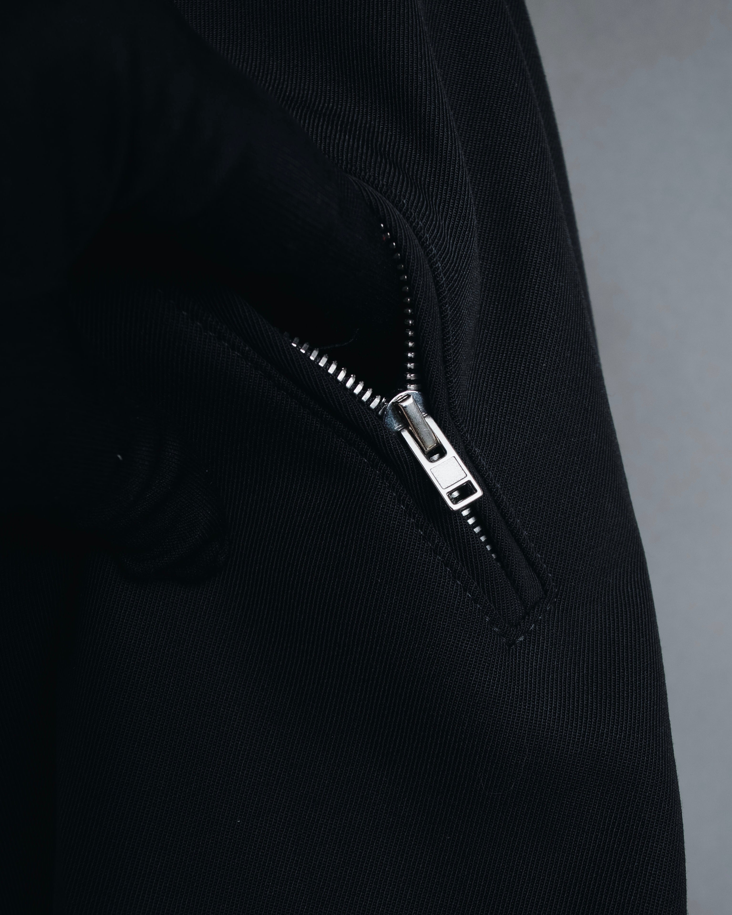 Pantalones de vestir ajustados con bolsillo de cremallera metálica de Maison Margiela 20AW