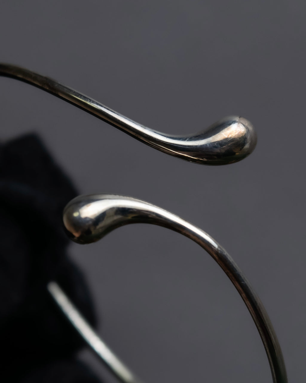 "Tiffany&Co" Elsa Peretti teardrop silver bangle