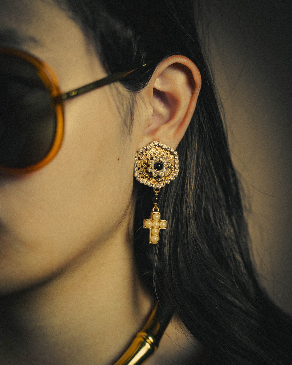 –SPECIAL– "VALENTINO" 80's-90's Ornate clip-on drop earrings