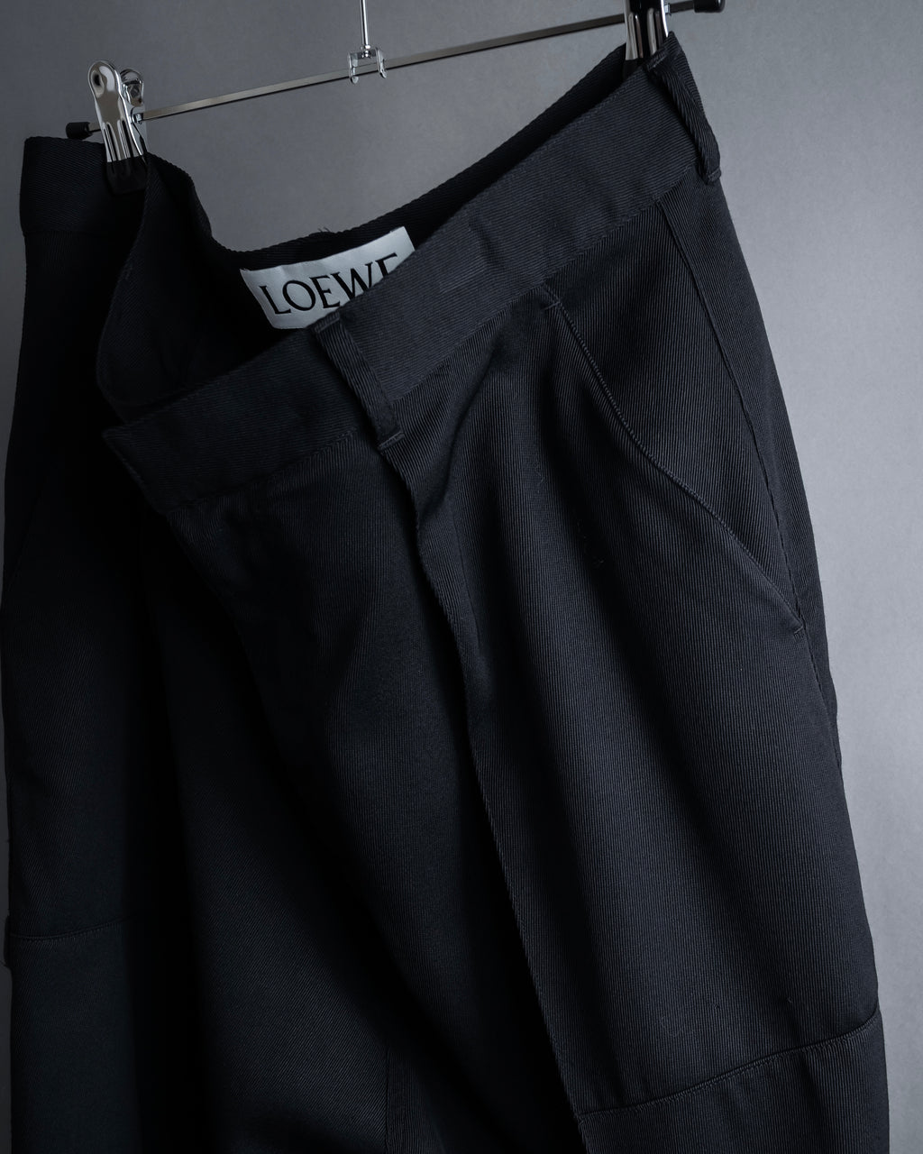 "LOEWE" Three-dimensional pattern design wide slacks