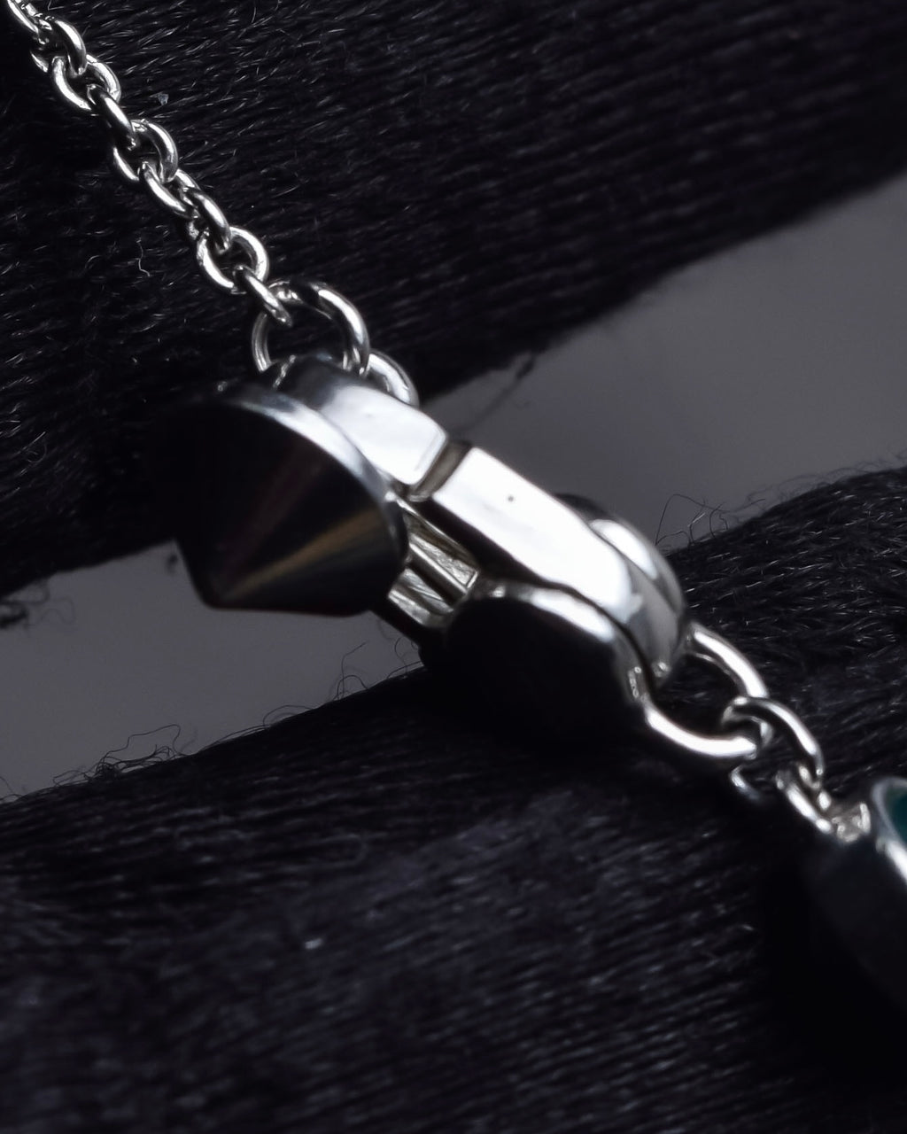 "GUCCI" Heart motif silver necklace