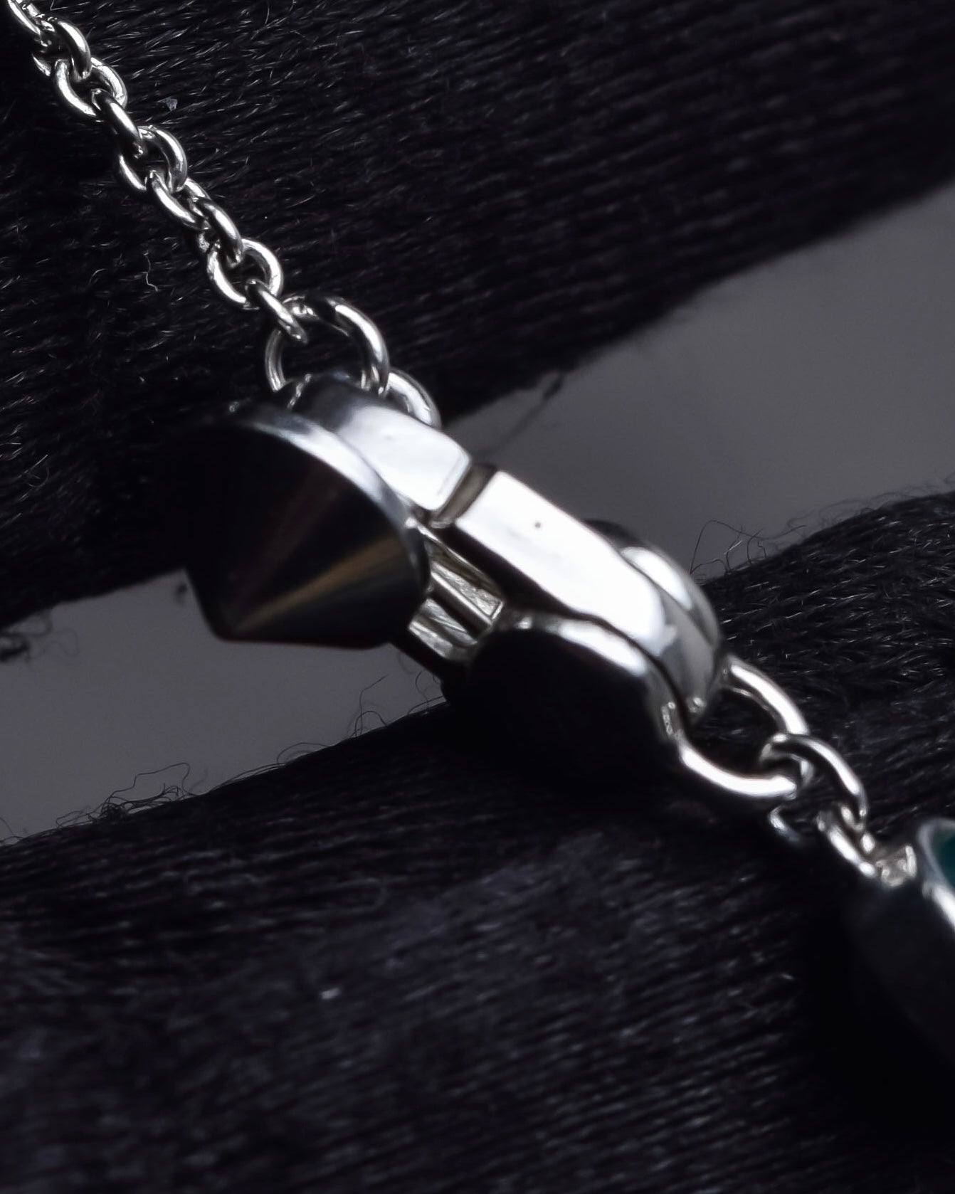 "GUCCI" Heart motif silver necklace