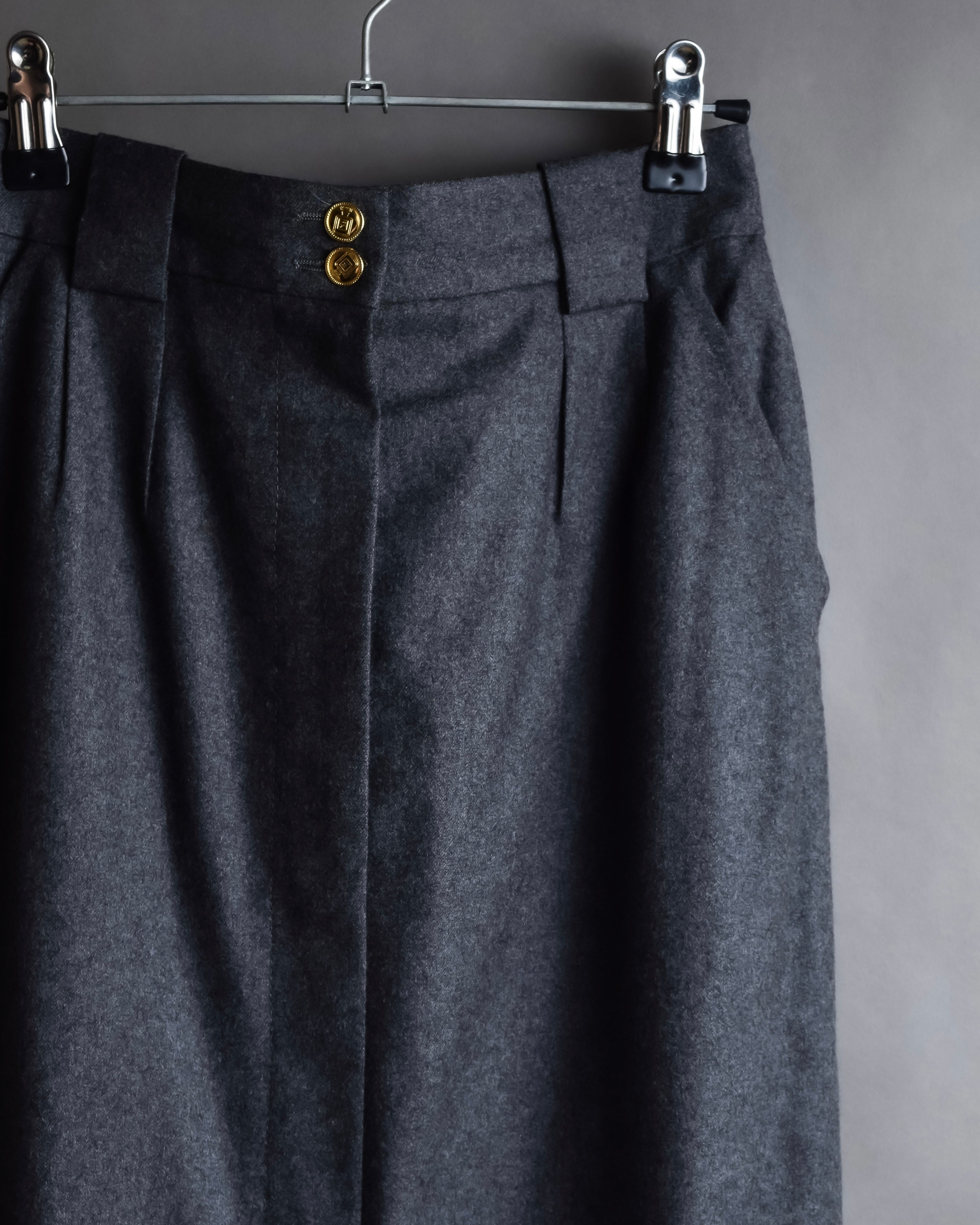 "CHANEL" 90's Gold button design straight line skirt