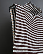 “ISSEY MIYAKE” pleats designed no sleeves high neck top