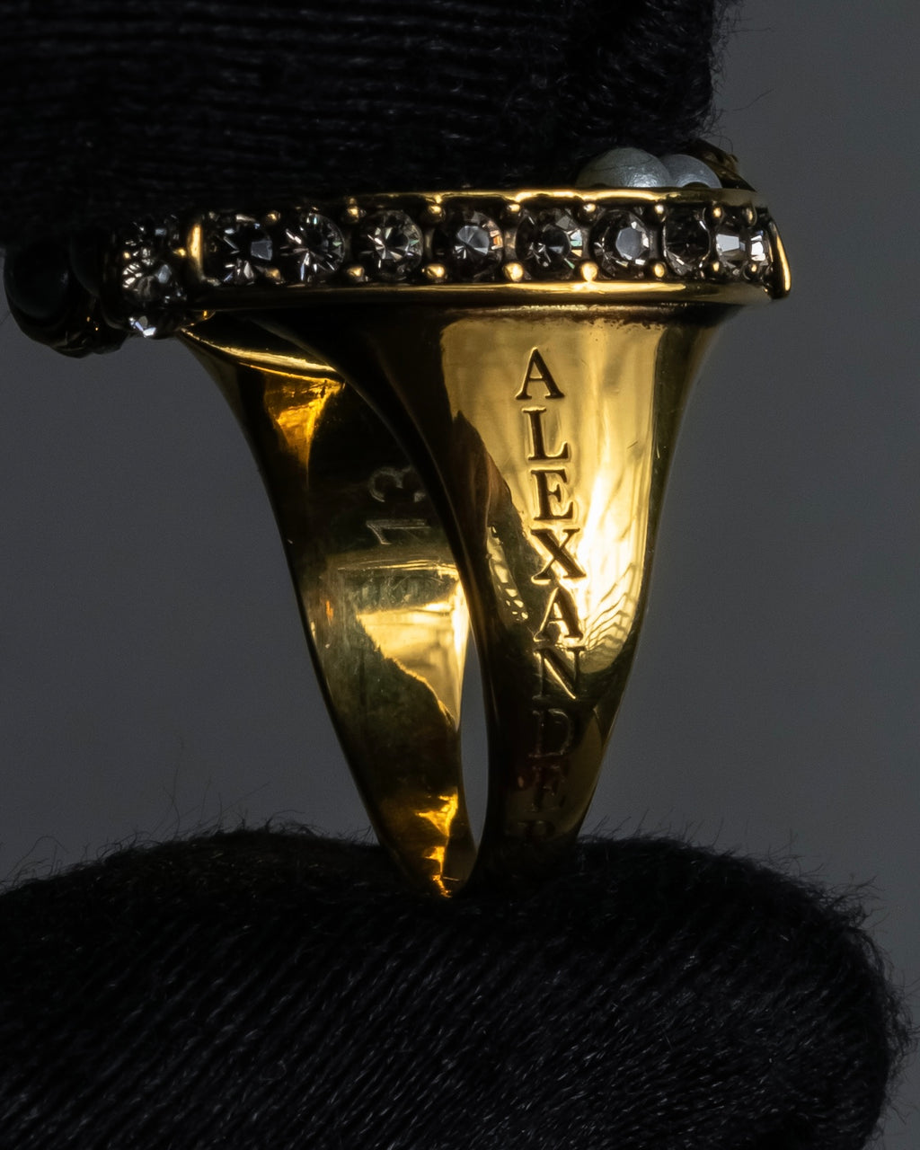 "Alexandar McQueen" Horseshoe motif red stone top ring