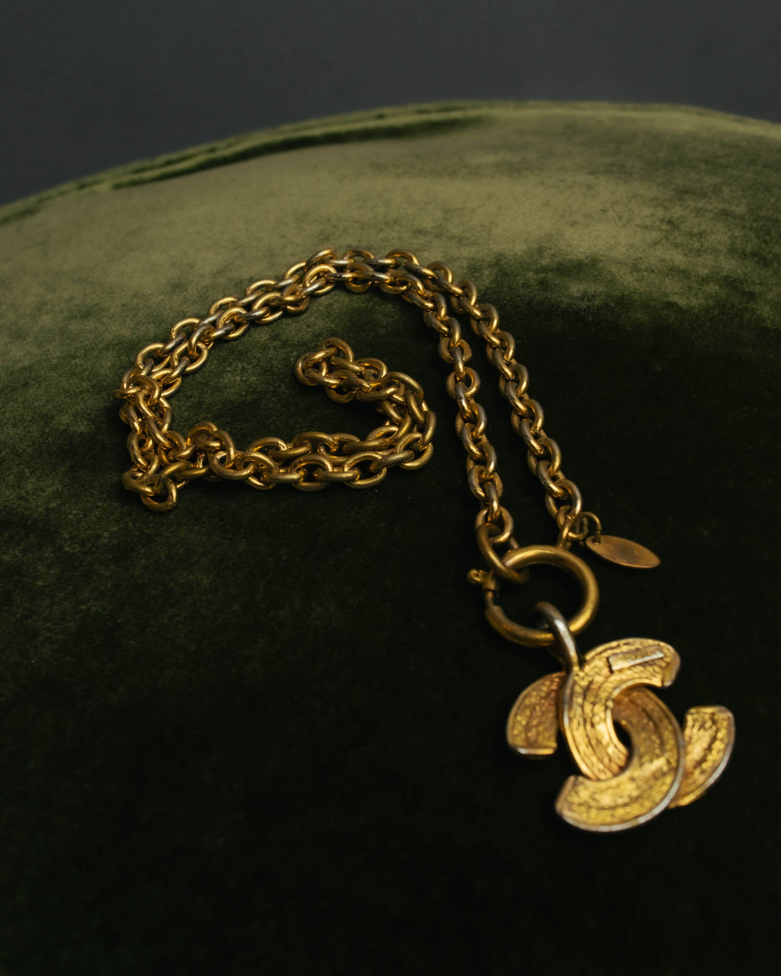 -SPECIAL- “CHANEL” 80’s-90’s Quilted cc pendant chain necklace