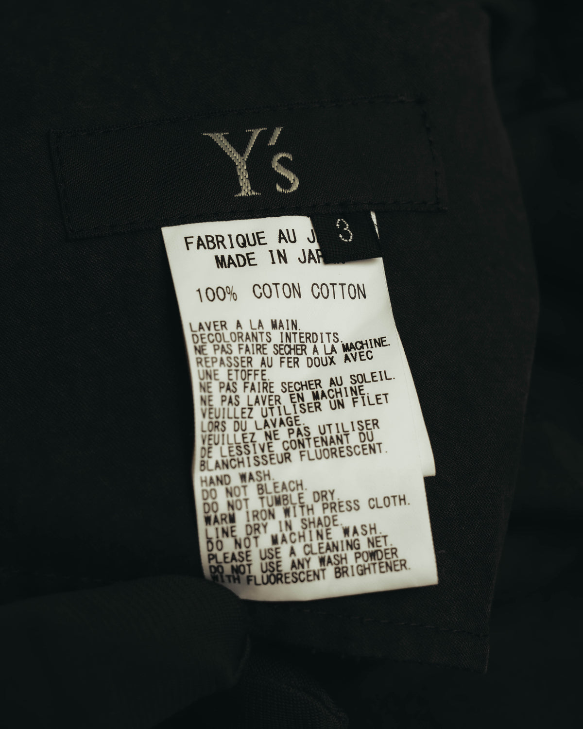 Y'sロゴとサイズ1表記、コットン100%・日本製表記を確認できる内タグと洗濯表示タグのカット。