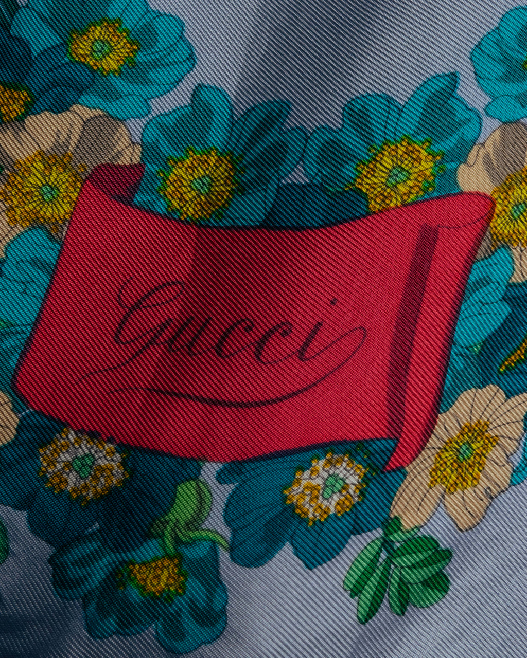 "GUCCI" 90's-00's Vintage botanical and perfume bottle silk scarf
