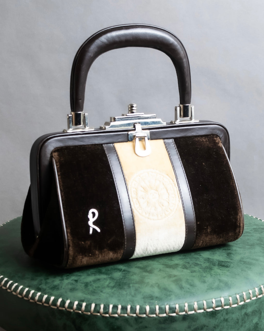 "Roberta Di Camerino"
 Velvet combination design hand bag