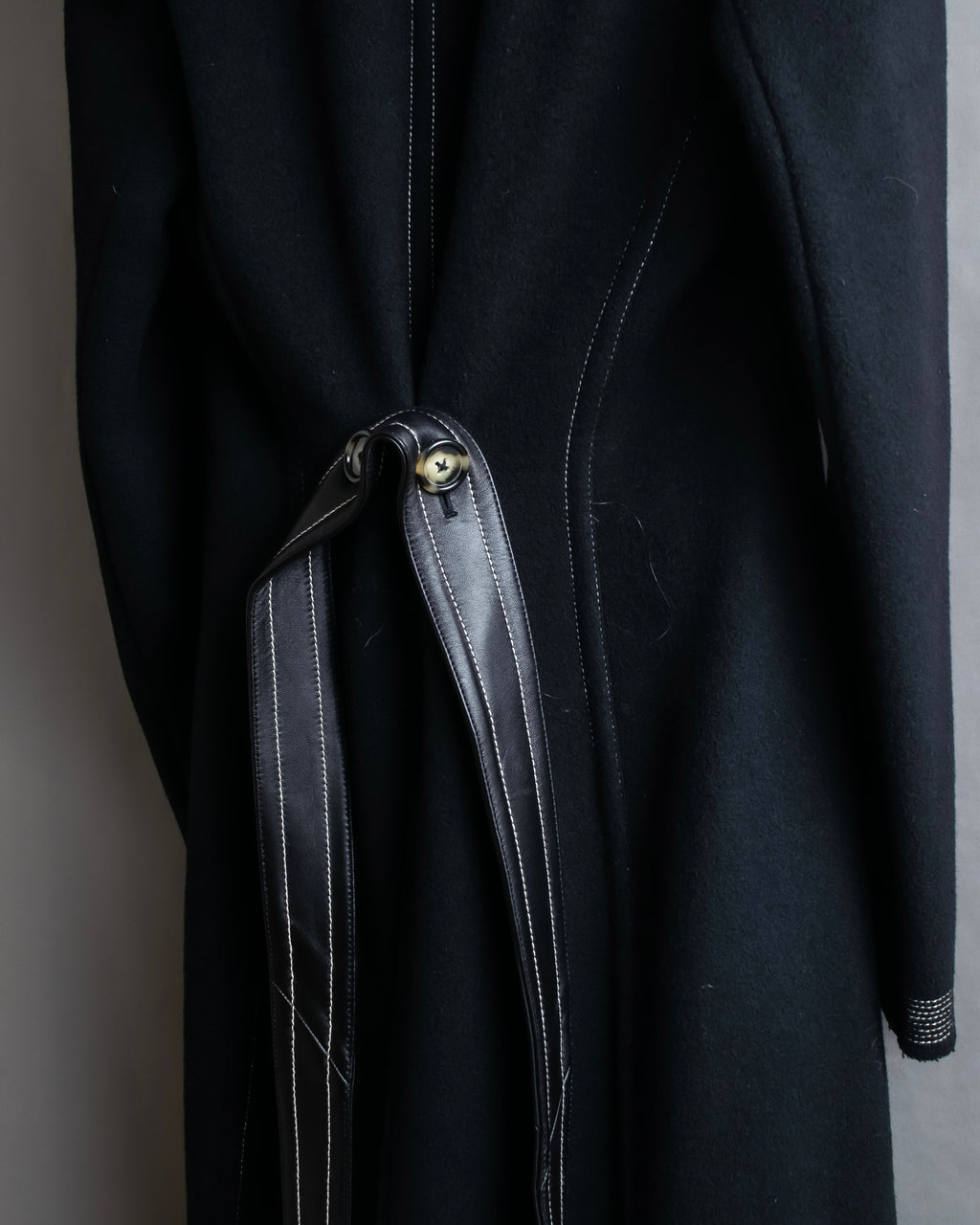 "HELMUT LANG" Fur collar belted long coat