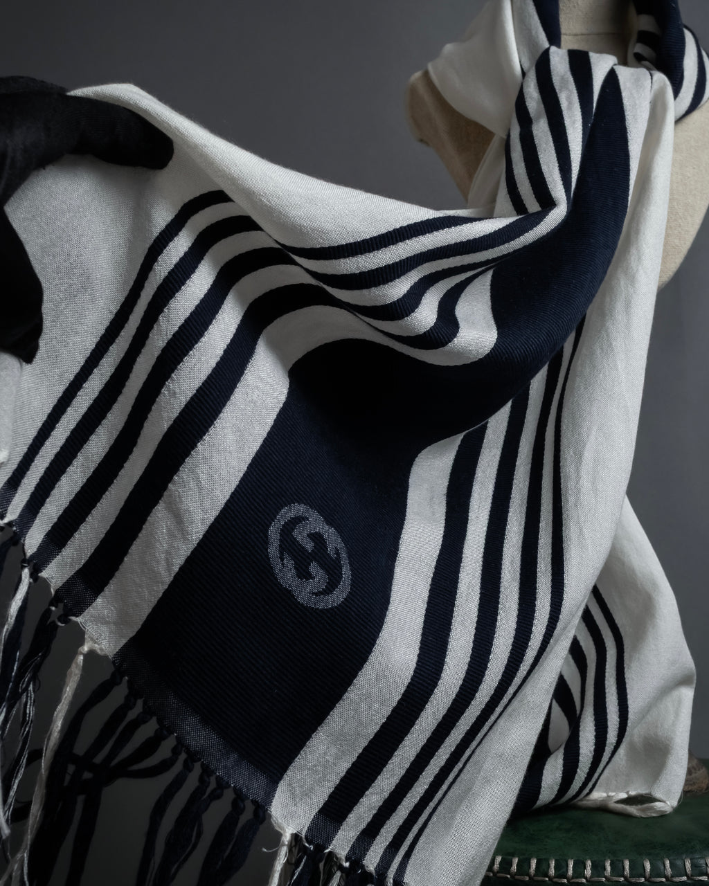 "GUCCI" 90's-00's Line fringe design two-tone long stole
