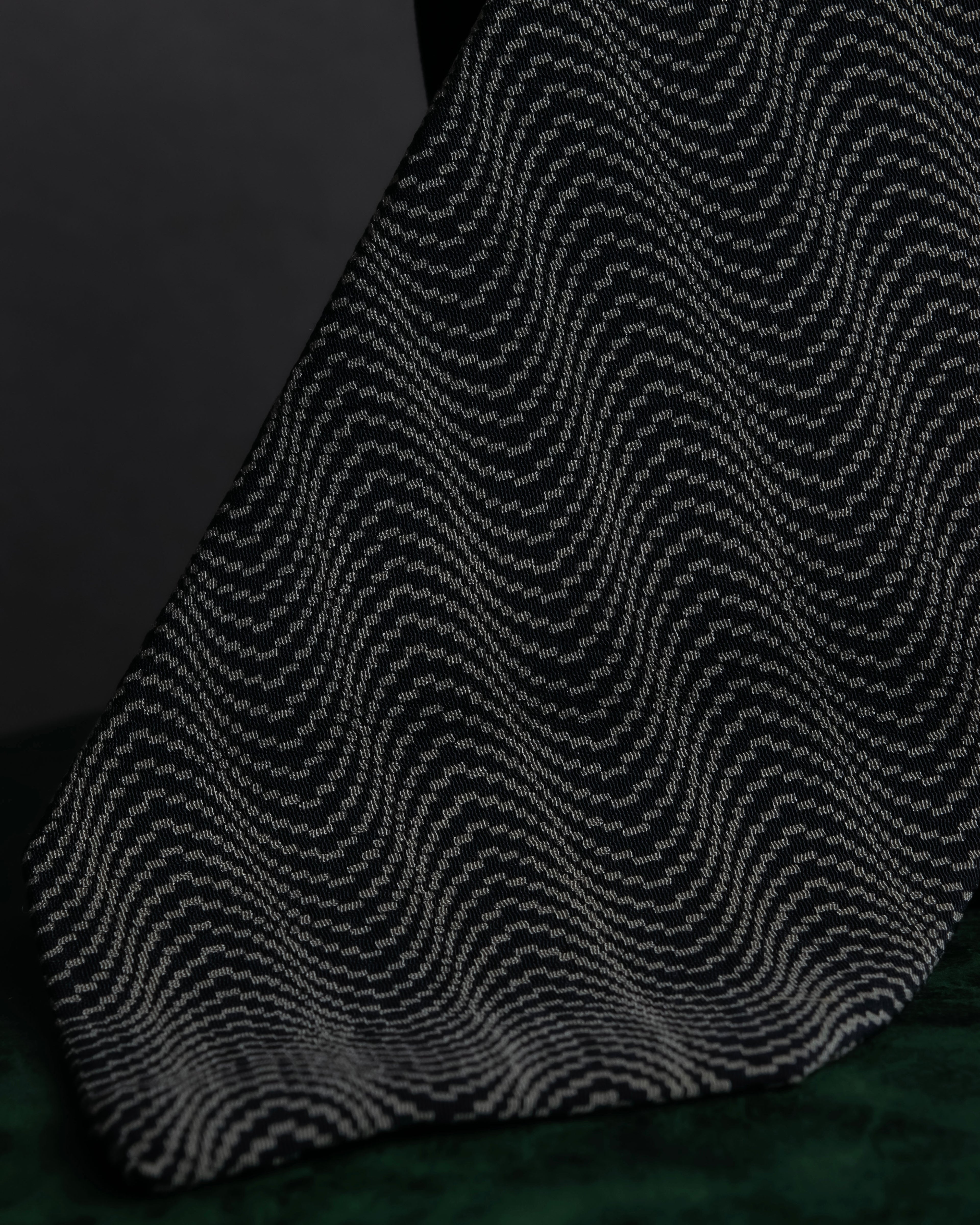 "GIORGIO ARMANI" Finely swaying wave pattern necktie