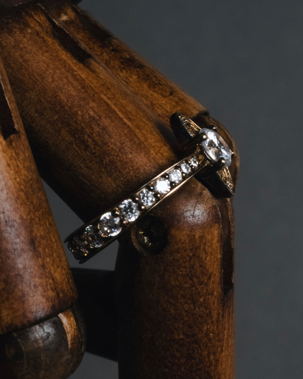 "Vivienne Westwood" Iconic orb motif open band ring