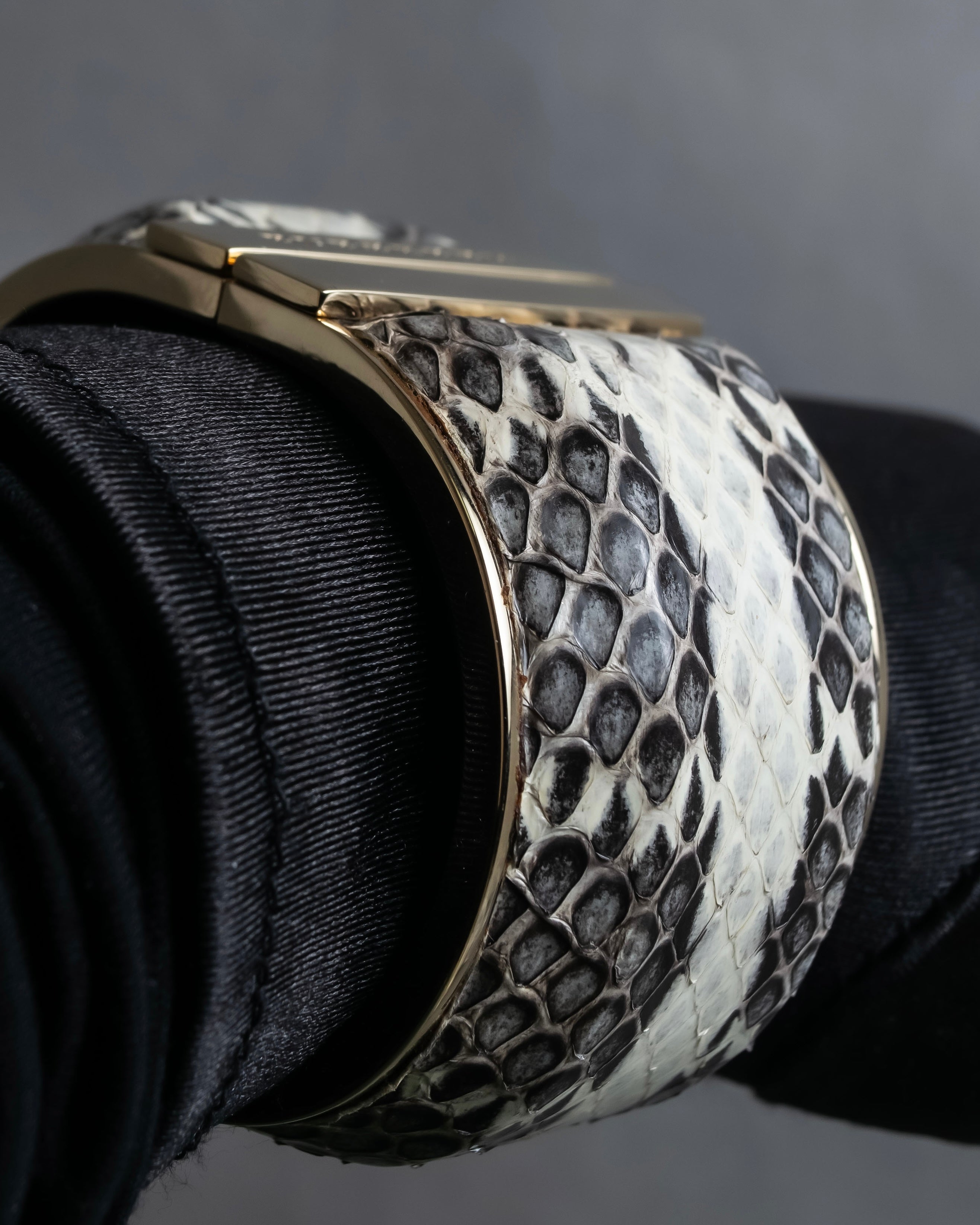 "BURBERRY" Python pattern metal hinge bangle
