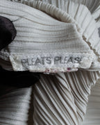 "PLEATS PLEASE ISSEY MIYAKE" Off-white tank top