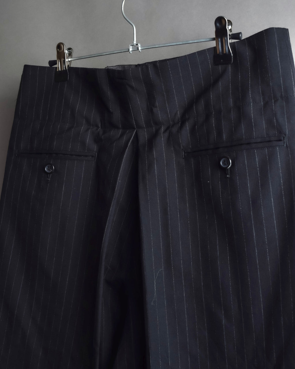 "YOHJI YAMAMOTO FEMME" 10AW Pinstripe pattern tuck wide slacks