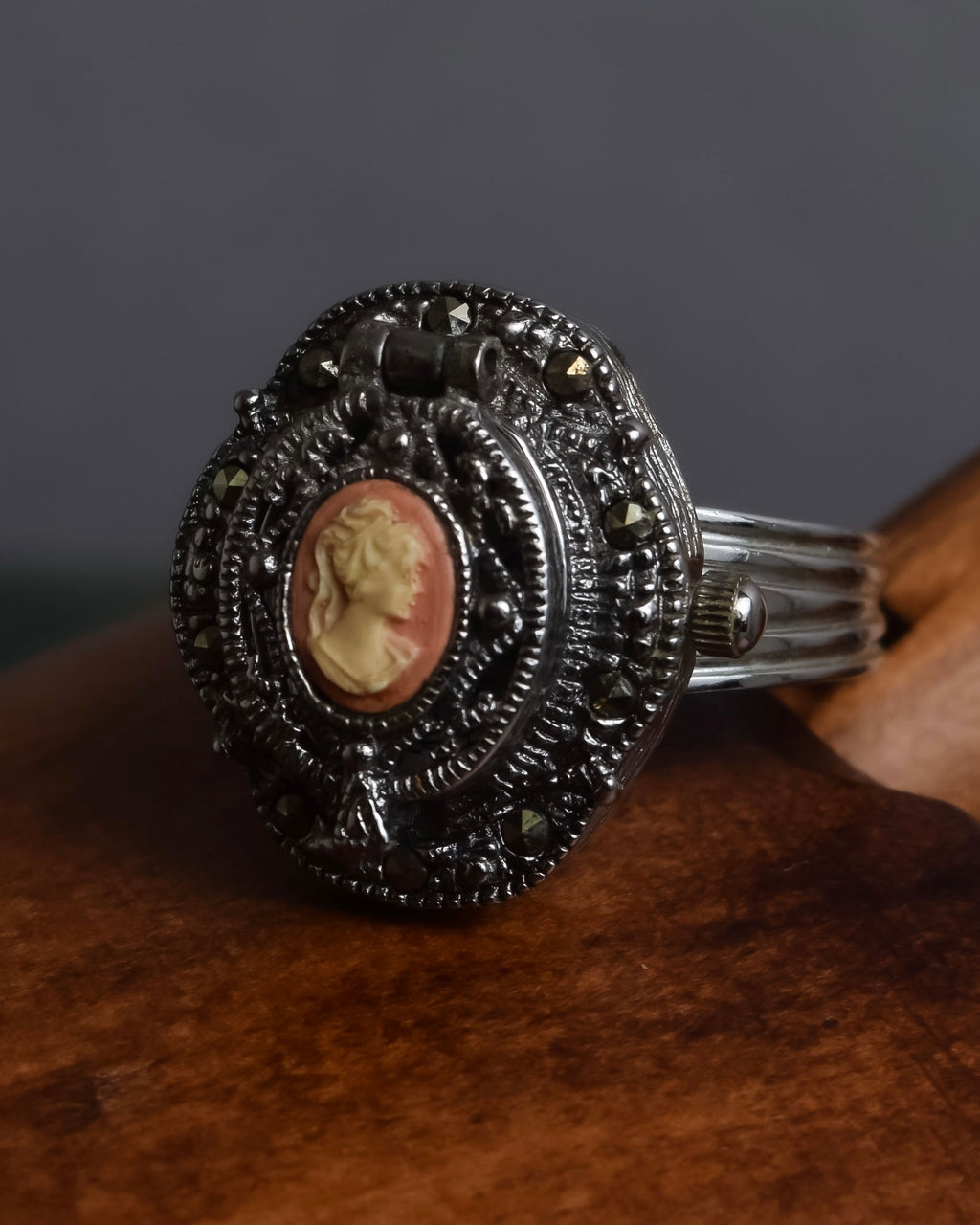 "Victorian cameo locket ring watch"